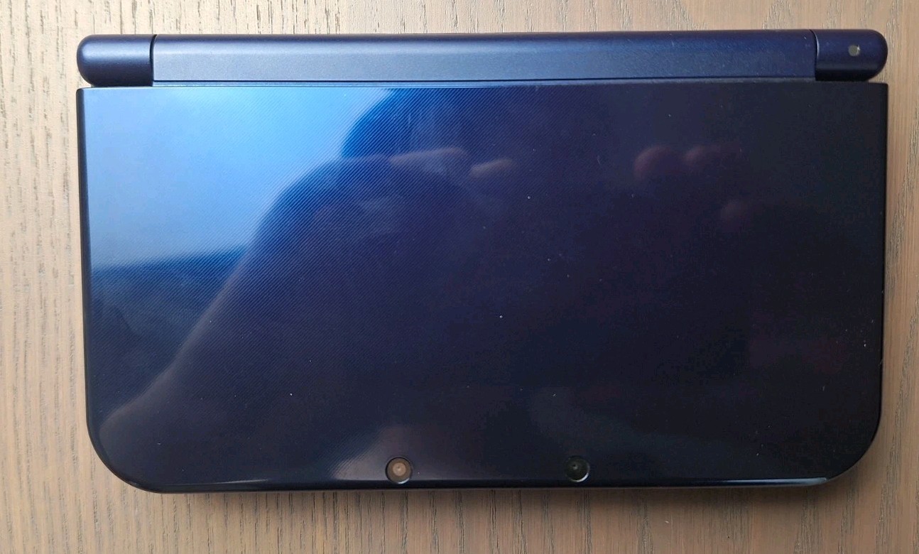 New Nintendo 3DS XL Metallic Blue Charger + 32GB SD Card | Region Free TOP IPS