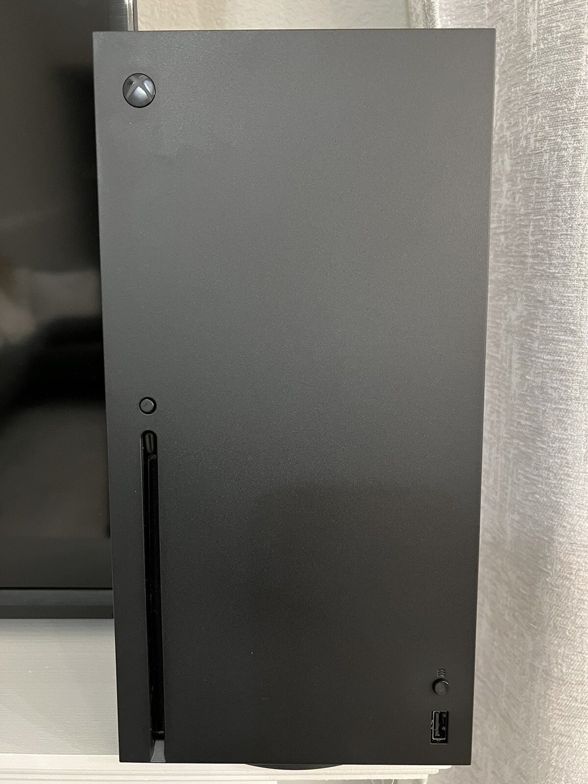 Microsoft Xbox Series X – 1 TB (Barely Used) + New Unopened Xbox Controller