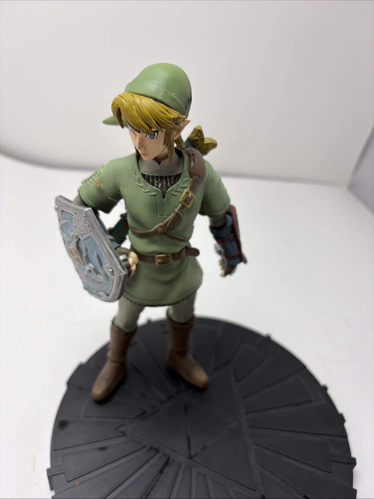 Legend of Zelda: Twilight Princess Dark Horse Deluxe Link Statue, Pre-Owned READ