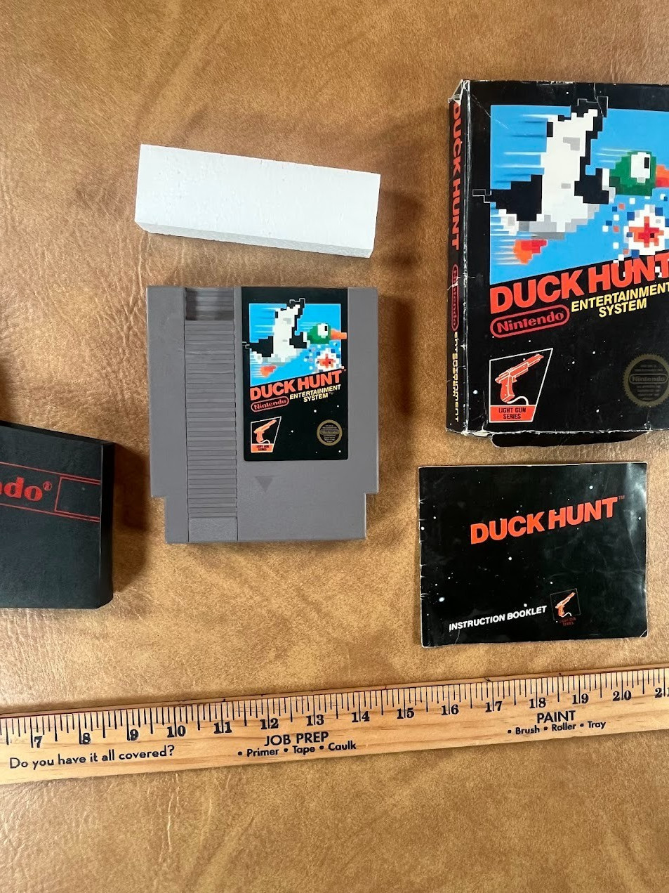 Duck Hunt (Nintendo NES, 1985) Complete CIB Hang Tab 5-Screw w/ Manual and Cover