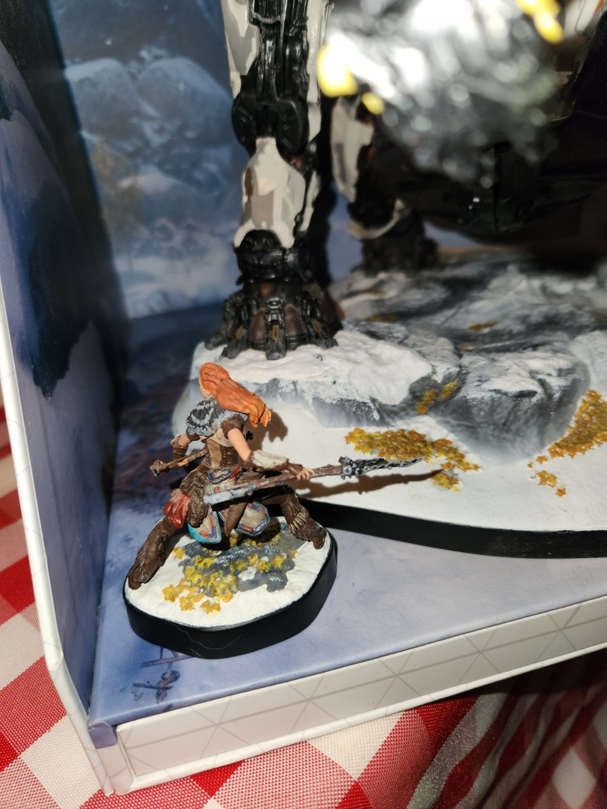 Horizon Zero Dawn Tremortusk Aloy Statue with 2 Figures