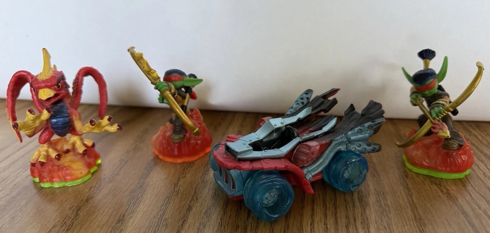 Skylanders SuperChargers Burn-Cycle Vehicle Toy Lot Griffin Ninja Figures