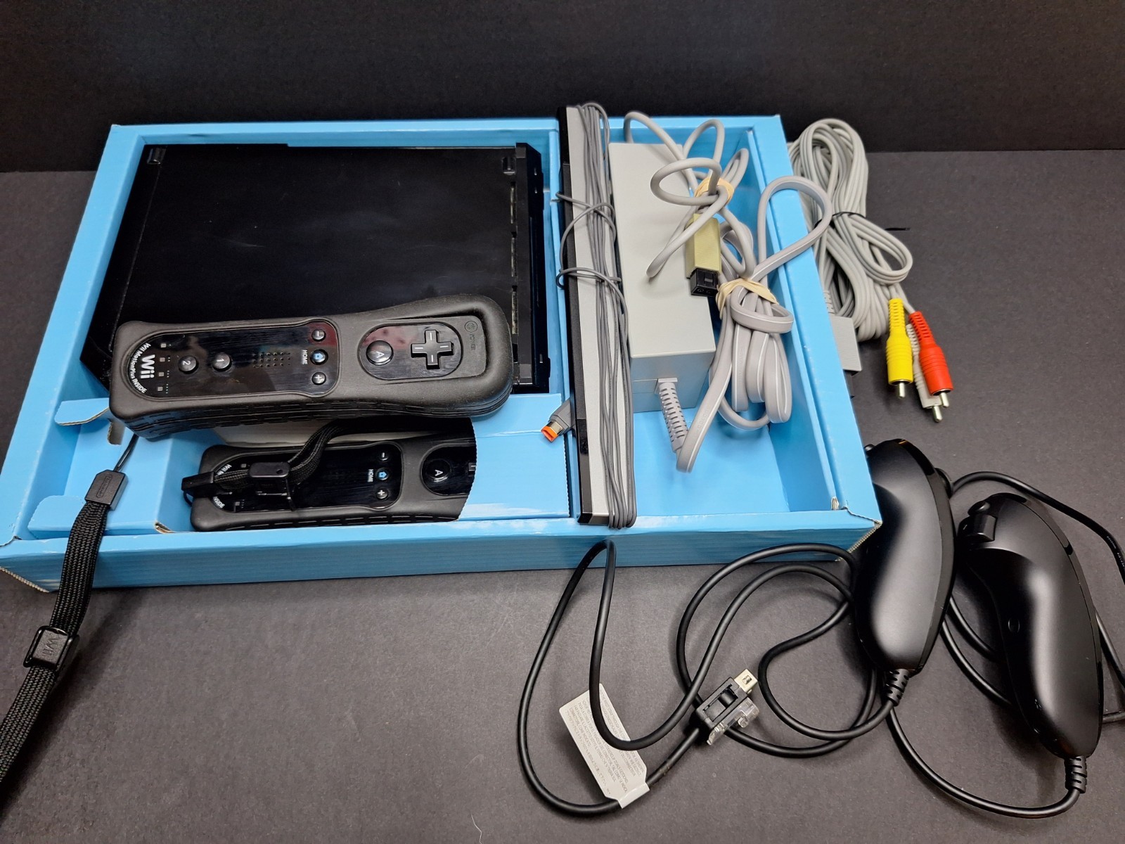 Nintendo Wii Black Console RVL-001 Gamecube Compatible With Box & Accessories