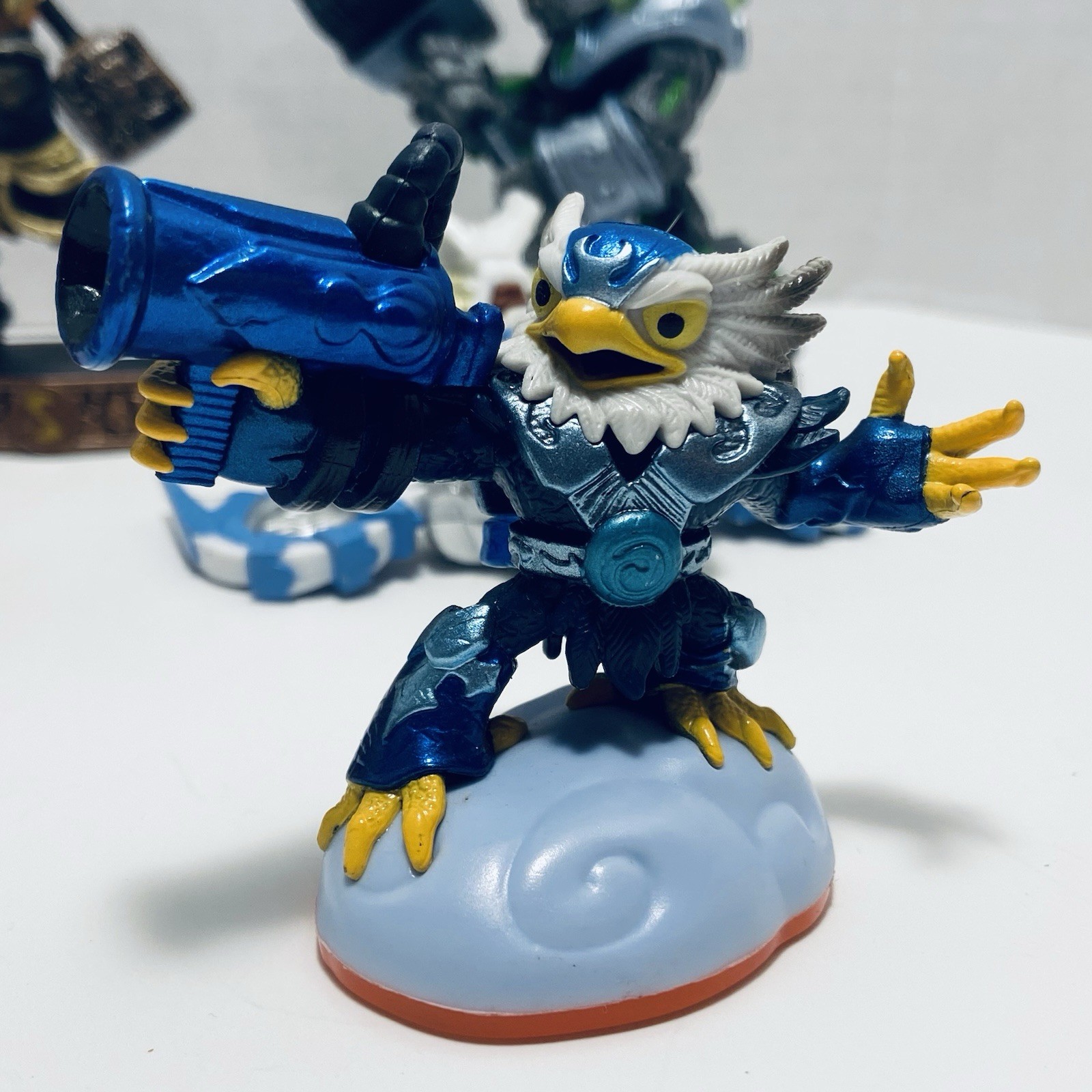 Mixed bundled lot of 11 Skylanders Activision Toy action figures & Vehicles