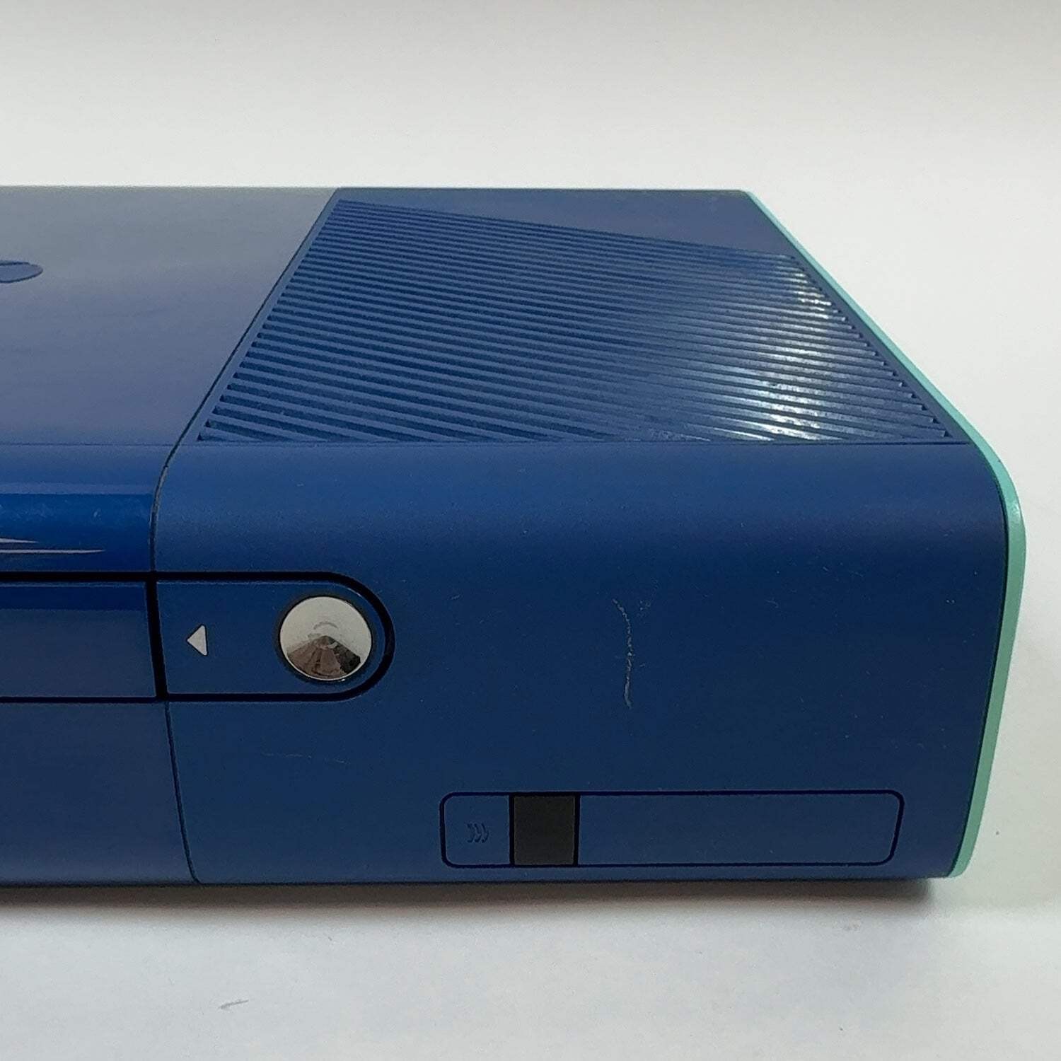 Microsoft Xbox 360 E 500GB COD Special Edition Console Gaming System Blue 1538