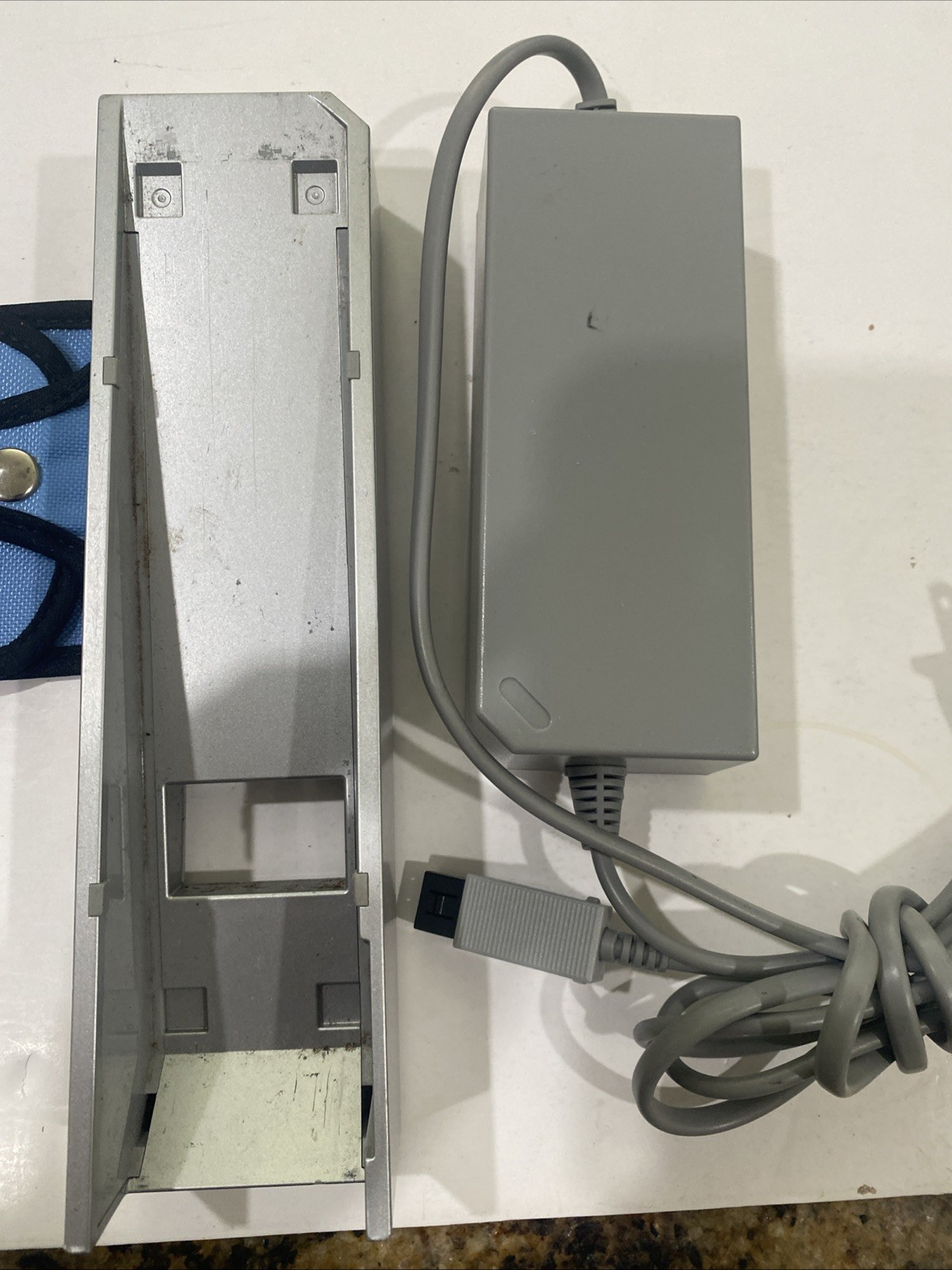 Nintendo Wii Accessories Lot Light Gray Power Cord Sensor Bar, Stand & Motion