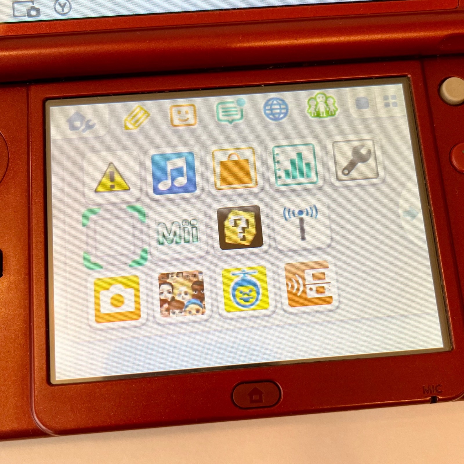 “New” Nintendo 3DS XL RED-001 Metallic Red Handheld Console + Charger & Stylus