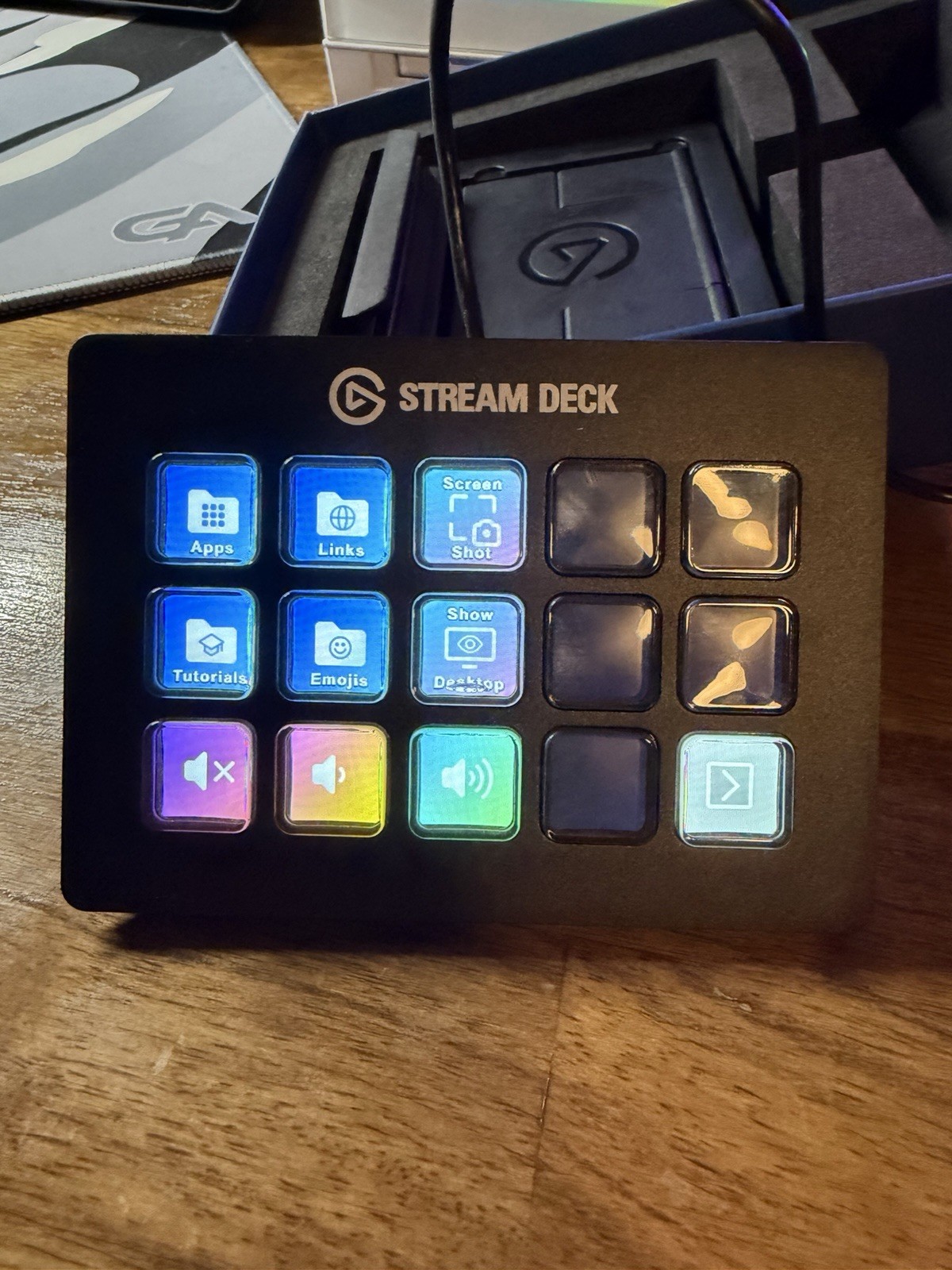 Elgato Stream Deck Live Content Creation Controller – Black, 15 Keys