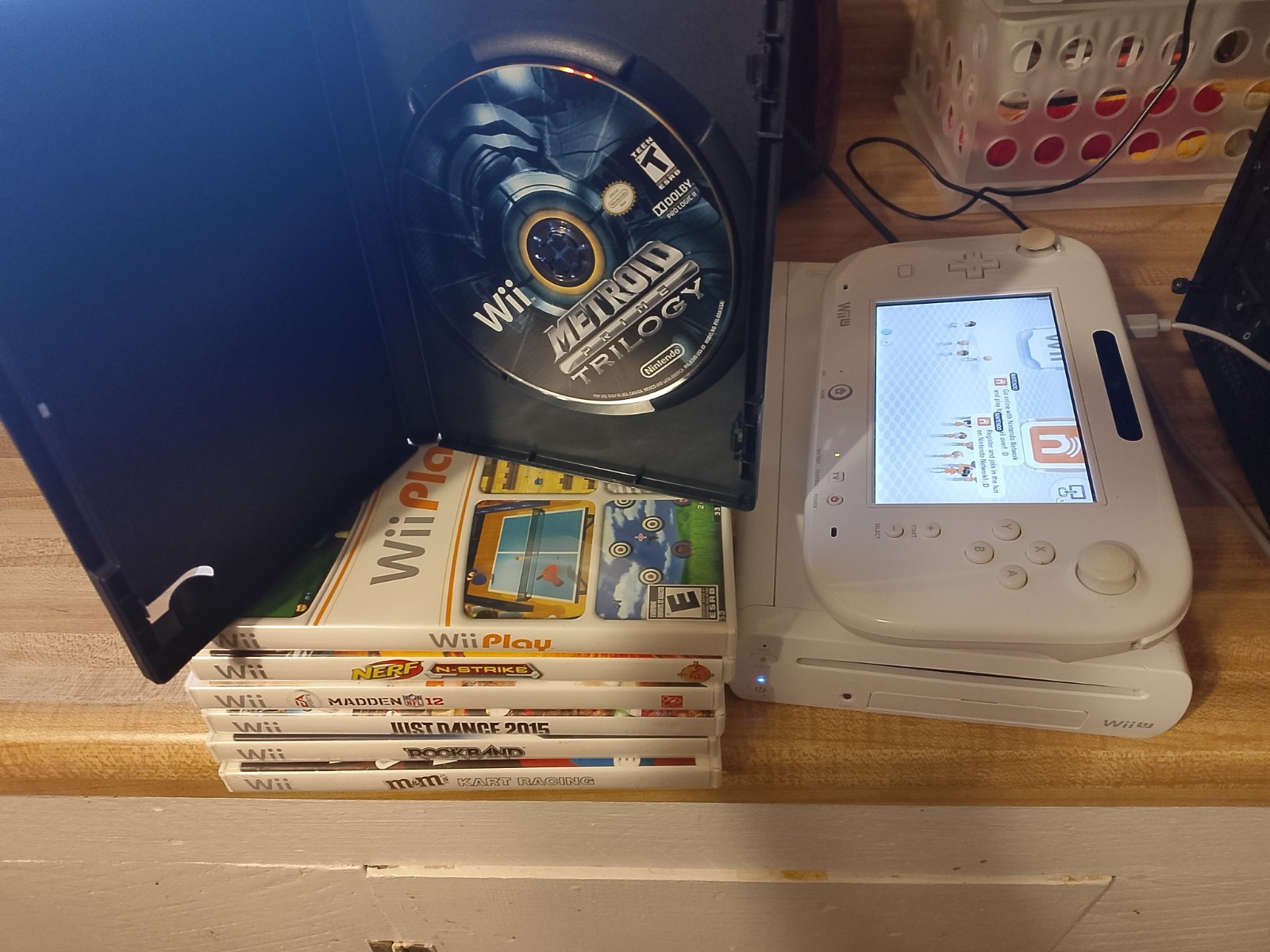 Nintendo Wii U Console, Gamepad, Stylus, Cords, 8 GB, White With Games