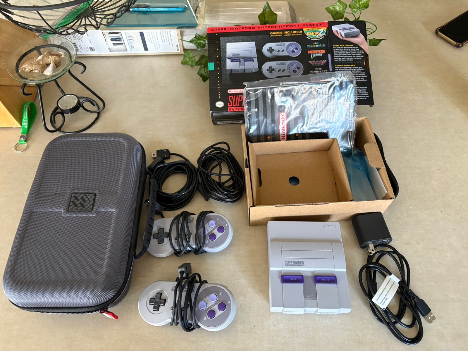 Super Nintendo SNES Mini Classic Edition CLV-201, 2 10ft extensions, Case