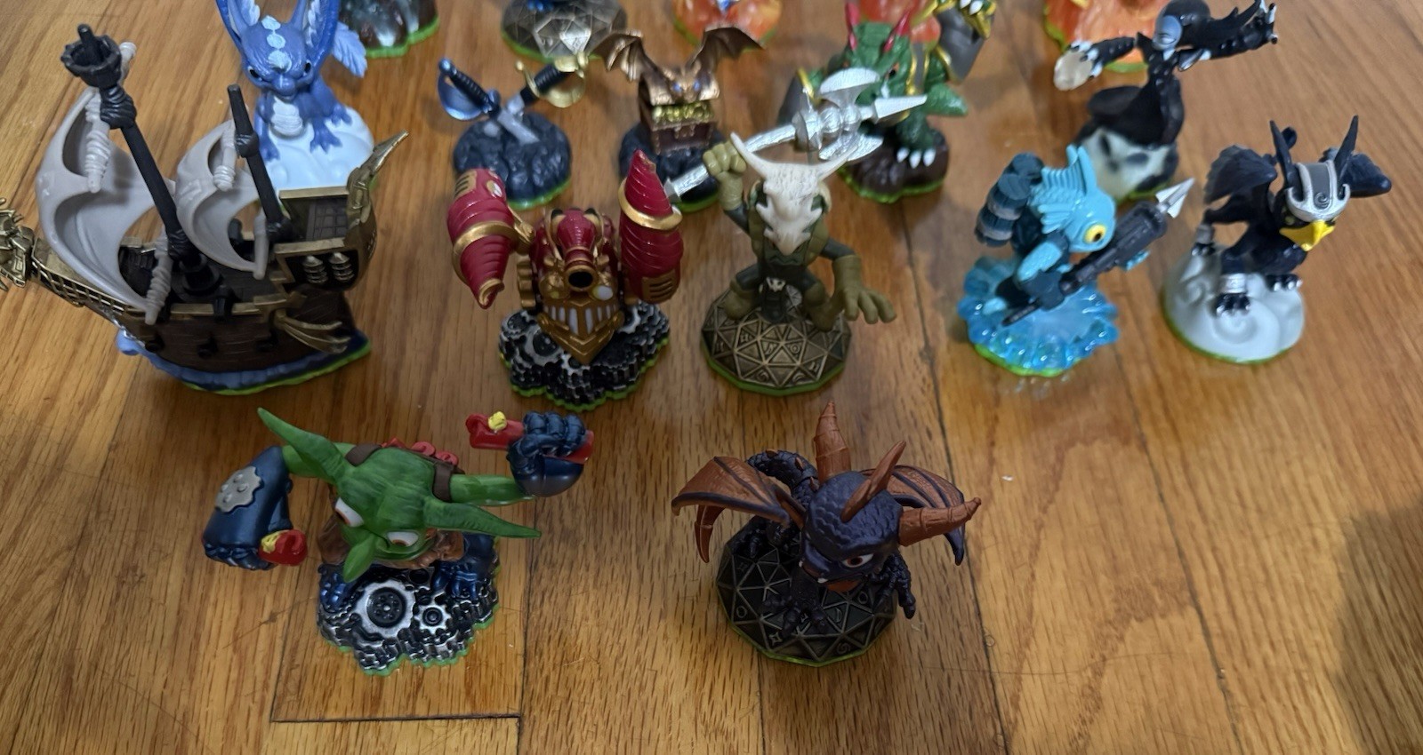 Skylanders Spyros Adventure Figure Lot Of 22 + Portal and Cards