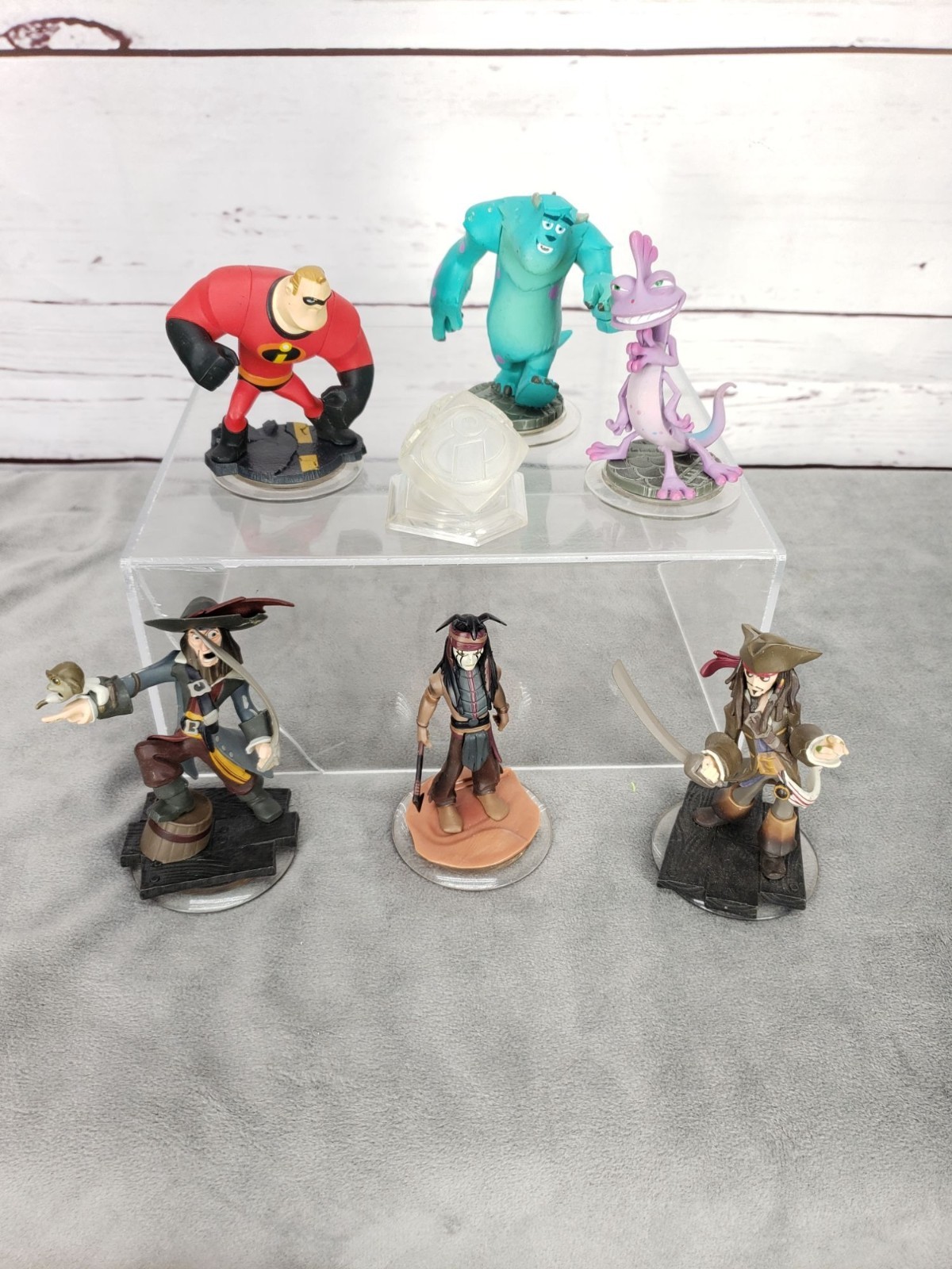 Disney Infinity Figures Lot Of 7 Featuring The Incredibles Pirates Of The Caribb
