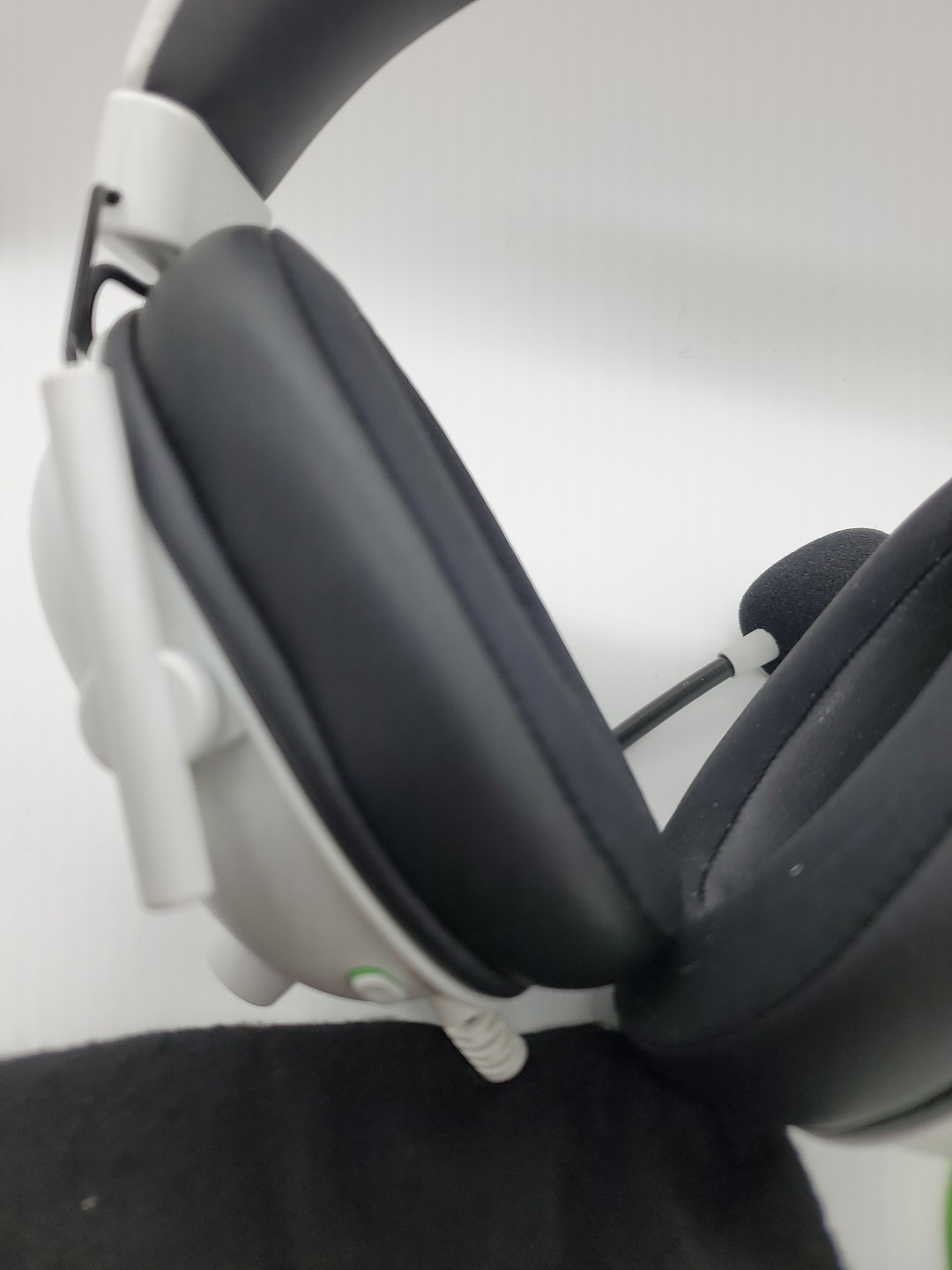 Razer Blackshark V2 X White Over the Ear Gaming Headset