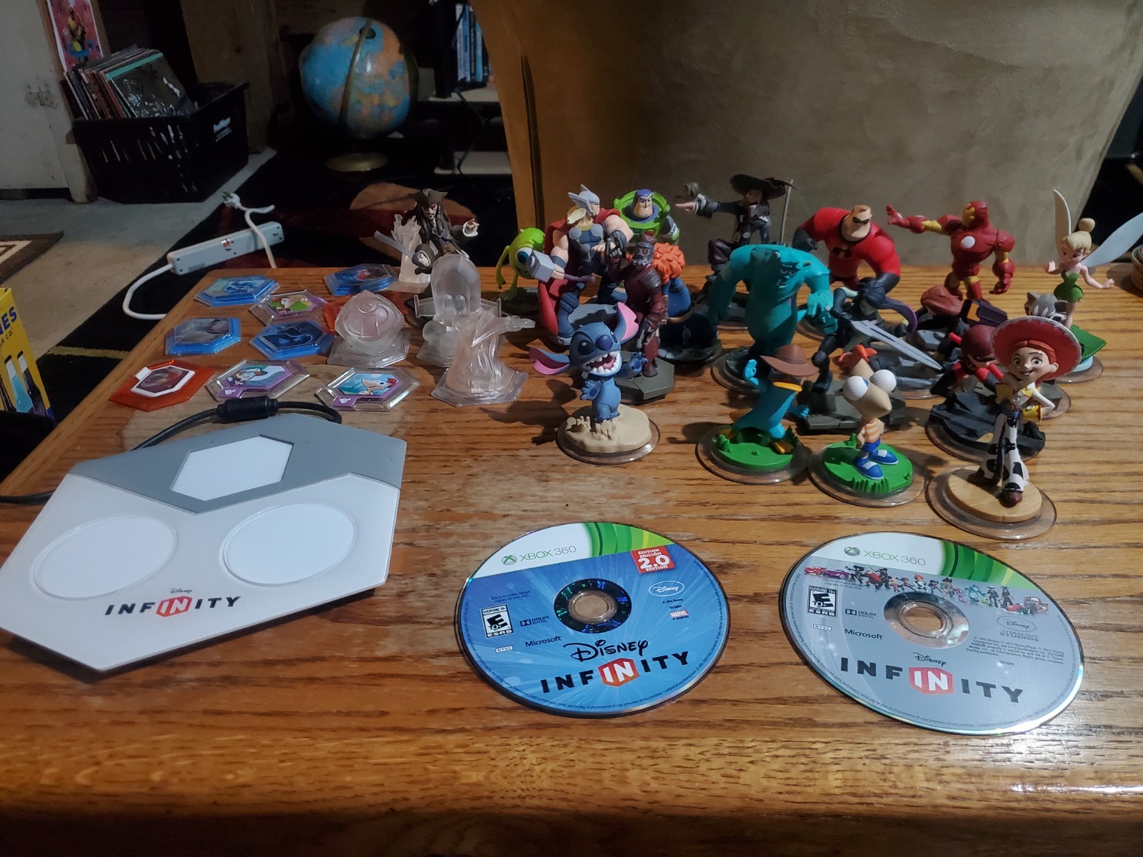 Disney Infinity 2.0 Xbox 360 Character Figure Lot w/ 2 Game Discs