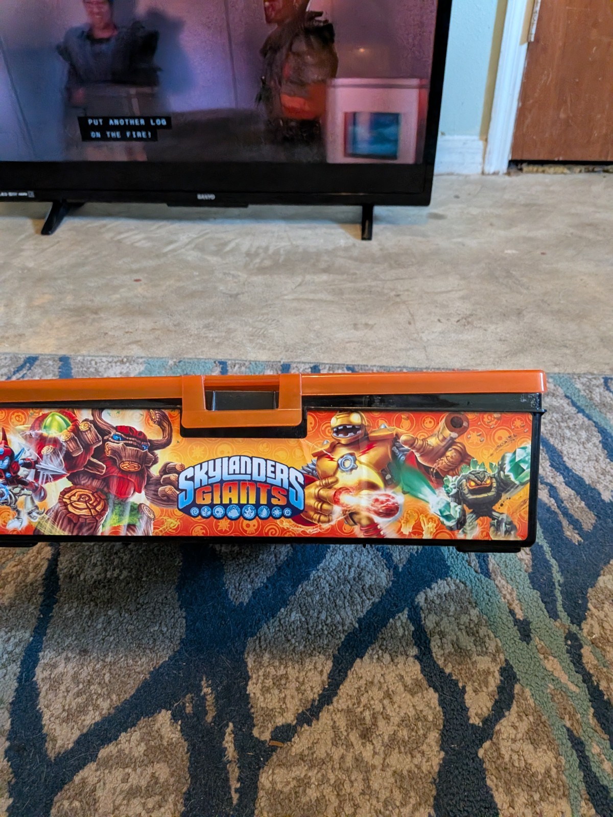 Skylander Giants Carrying Case Storage Case And Assorted Figures