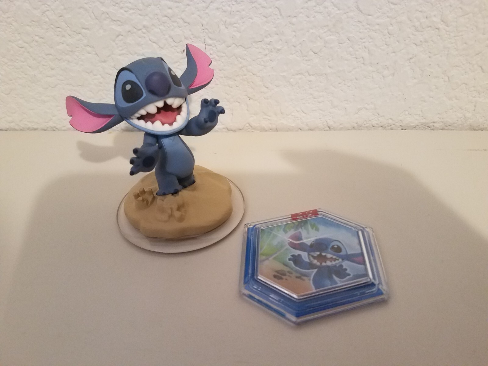 Disney Infinity 2.0 Lilo Stitch Figure and Tropical Rescue Expansion Power Disc