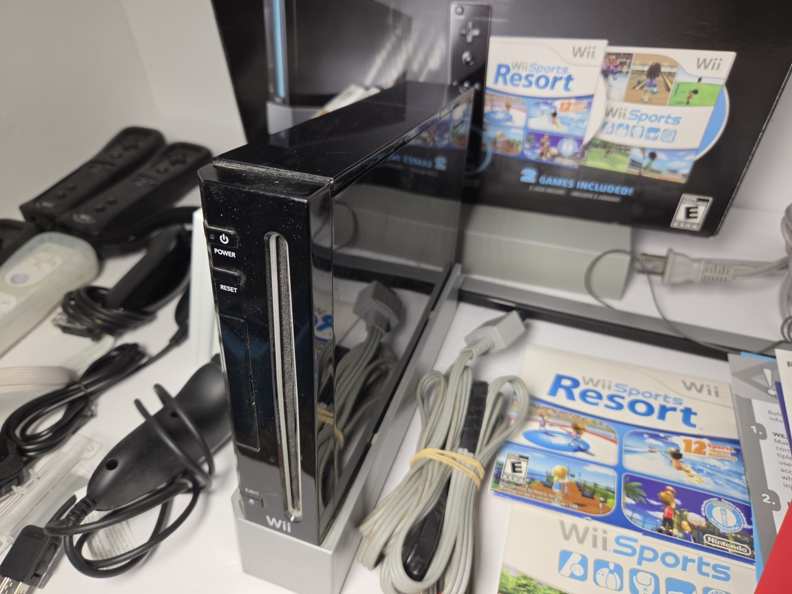 Nintendo Wii, Wii Sports, Resort And 4 Games, Black Console System Bundle