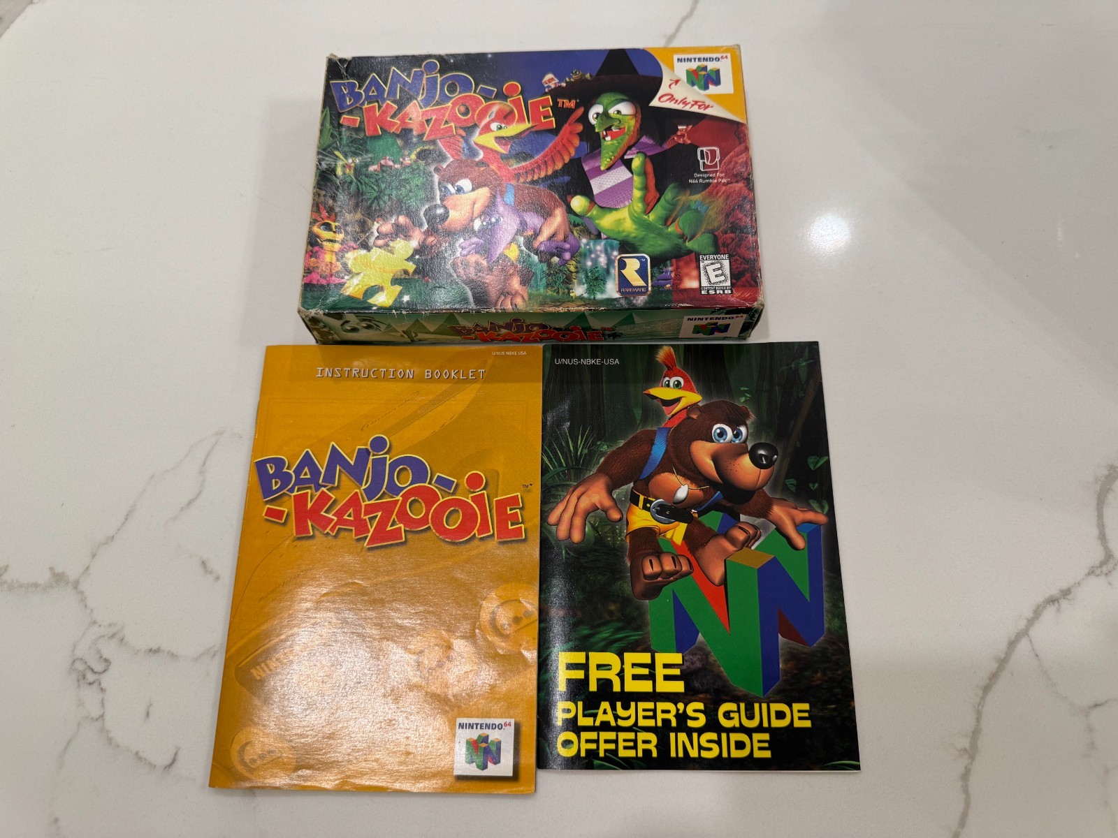 Banjo Kazooie Complete in box – great condition with protective covers