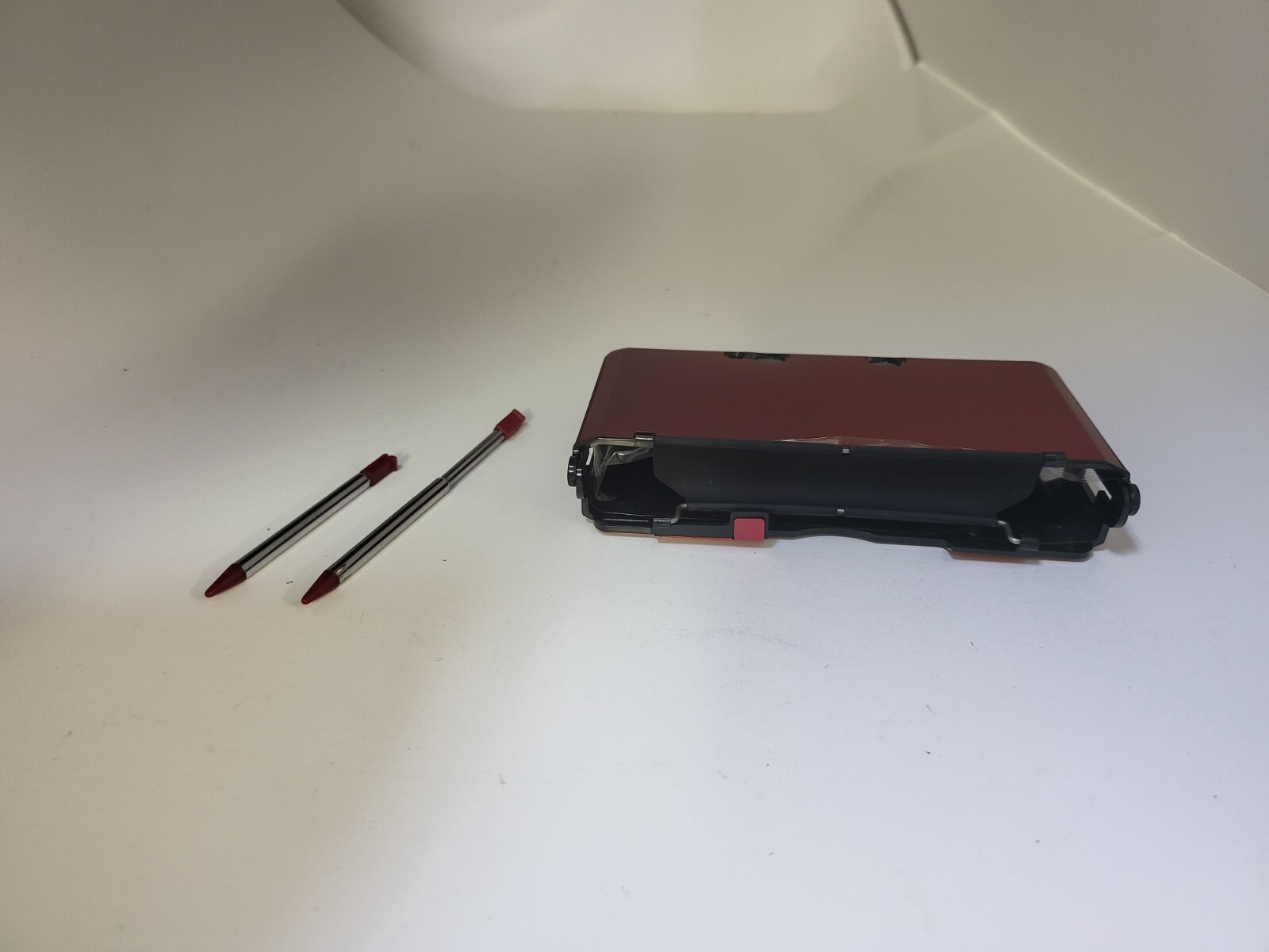 NEW RED Aluminum case W/2 Retractable Stylus Pens for the OLD Nintendo 3DS