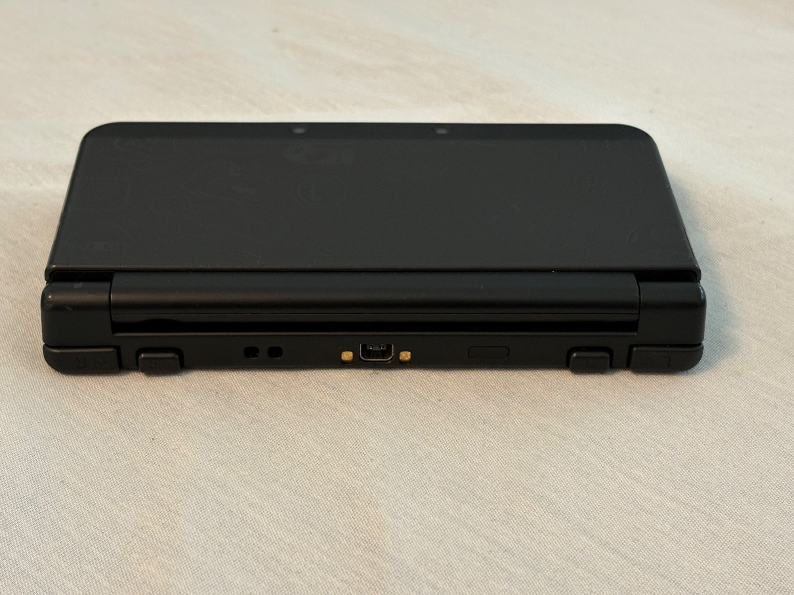 New Nintendo 3DS Super Mario Black Edition Console,Mario Kart 7,Stylus,Charger