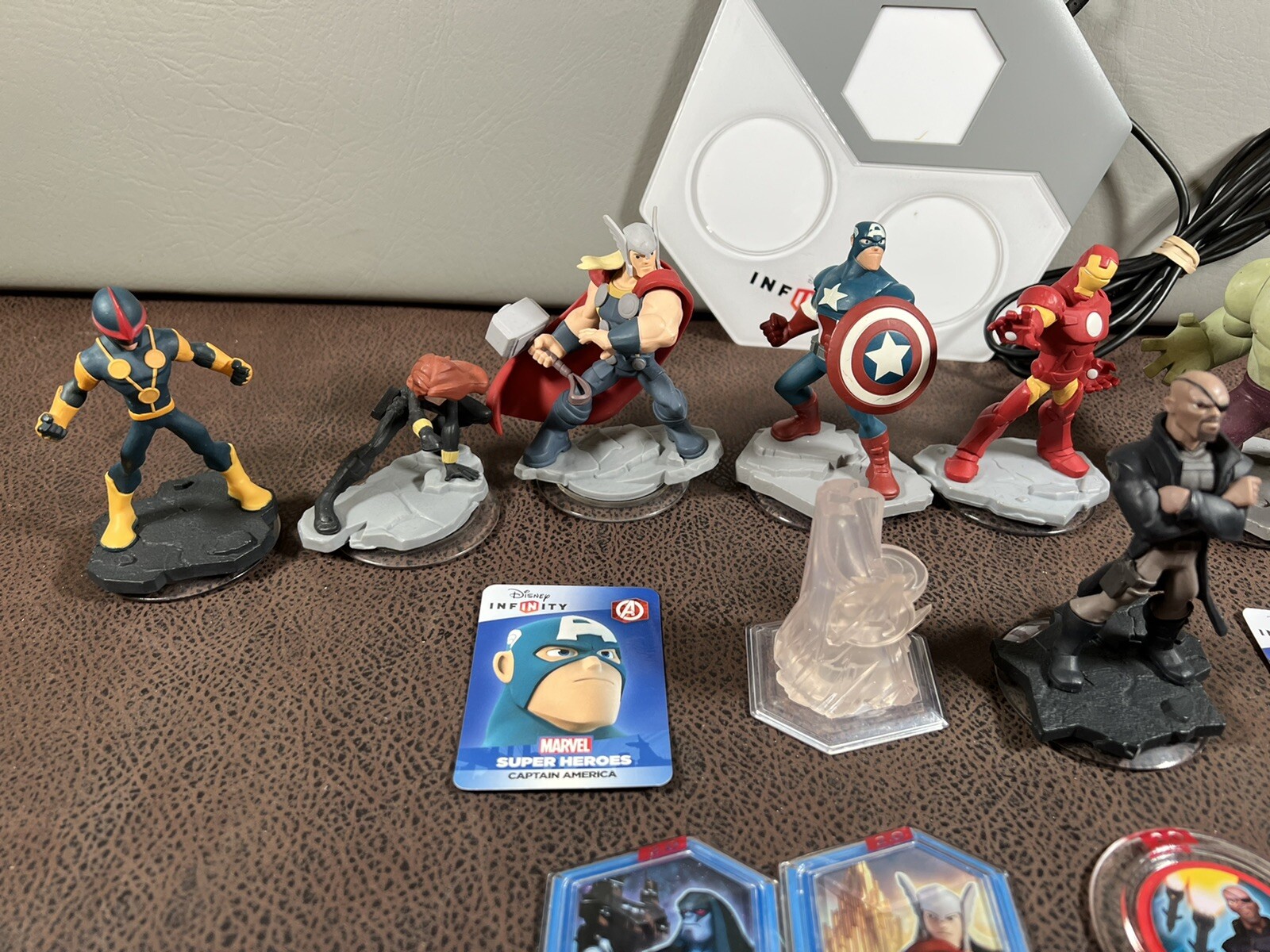 Disney Infinity 2.0 Marvel Avengers Lot Thor Hulk Iron Man Captain America Etc..