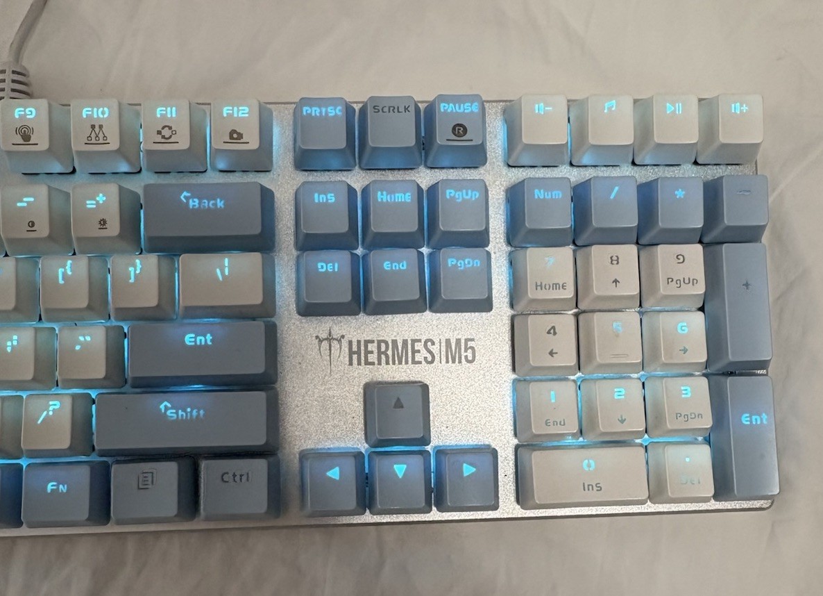 Hermes M5 Keyboard Gamdias Lights Up Light Blue And White Keys TESTED AND WORKS