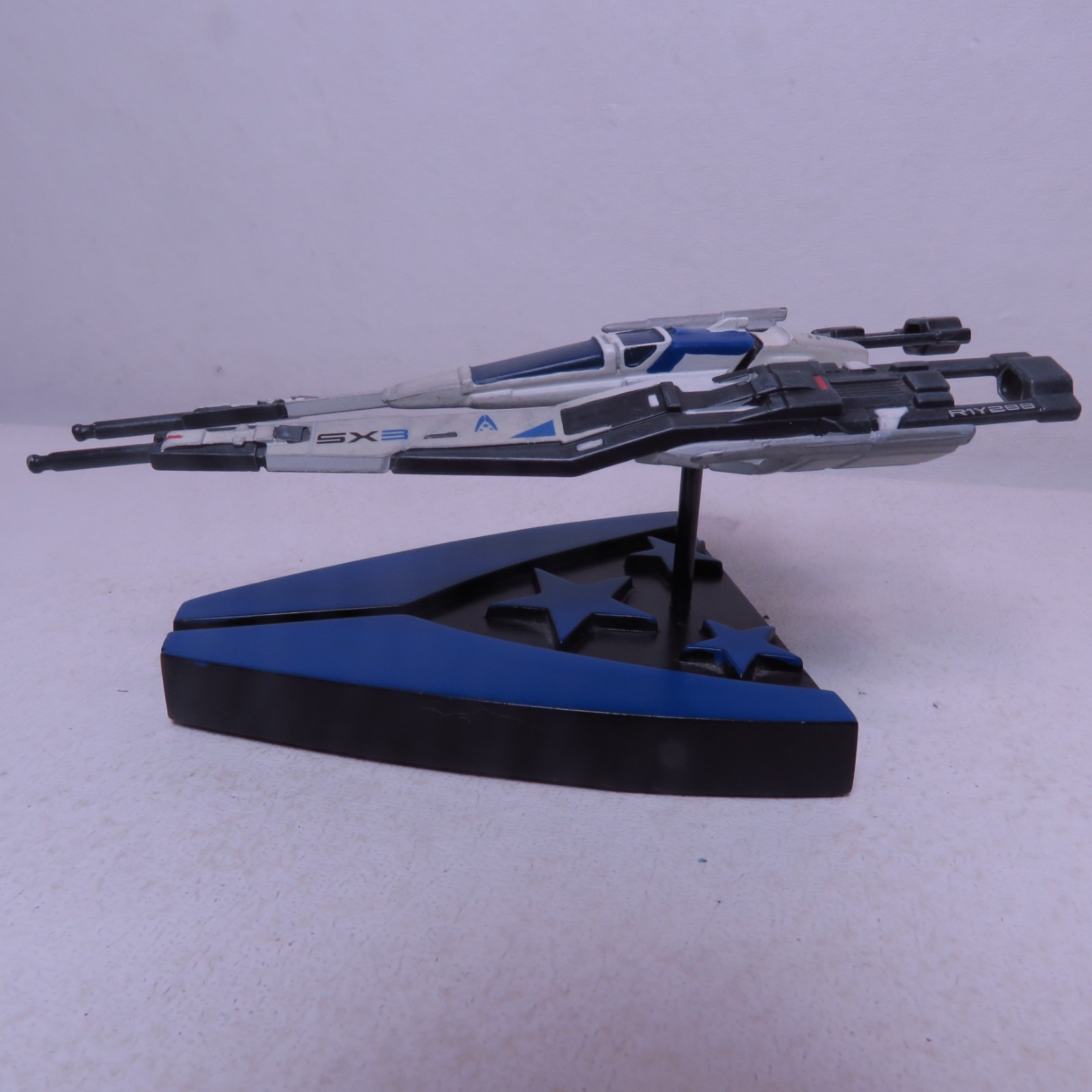 Dark Horse Deluxe Mass Effect Sx3 Alliance Fighter Replica
