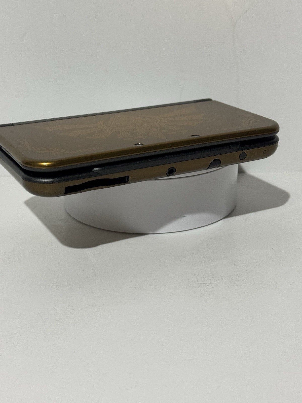 Nintendo New 3DS XL Handheld System Hyrule Edition Complete in Box Zelda Gold