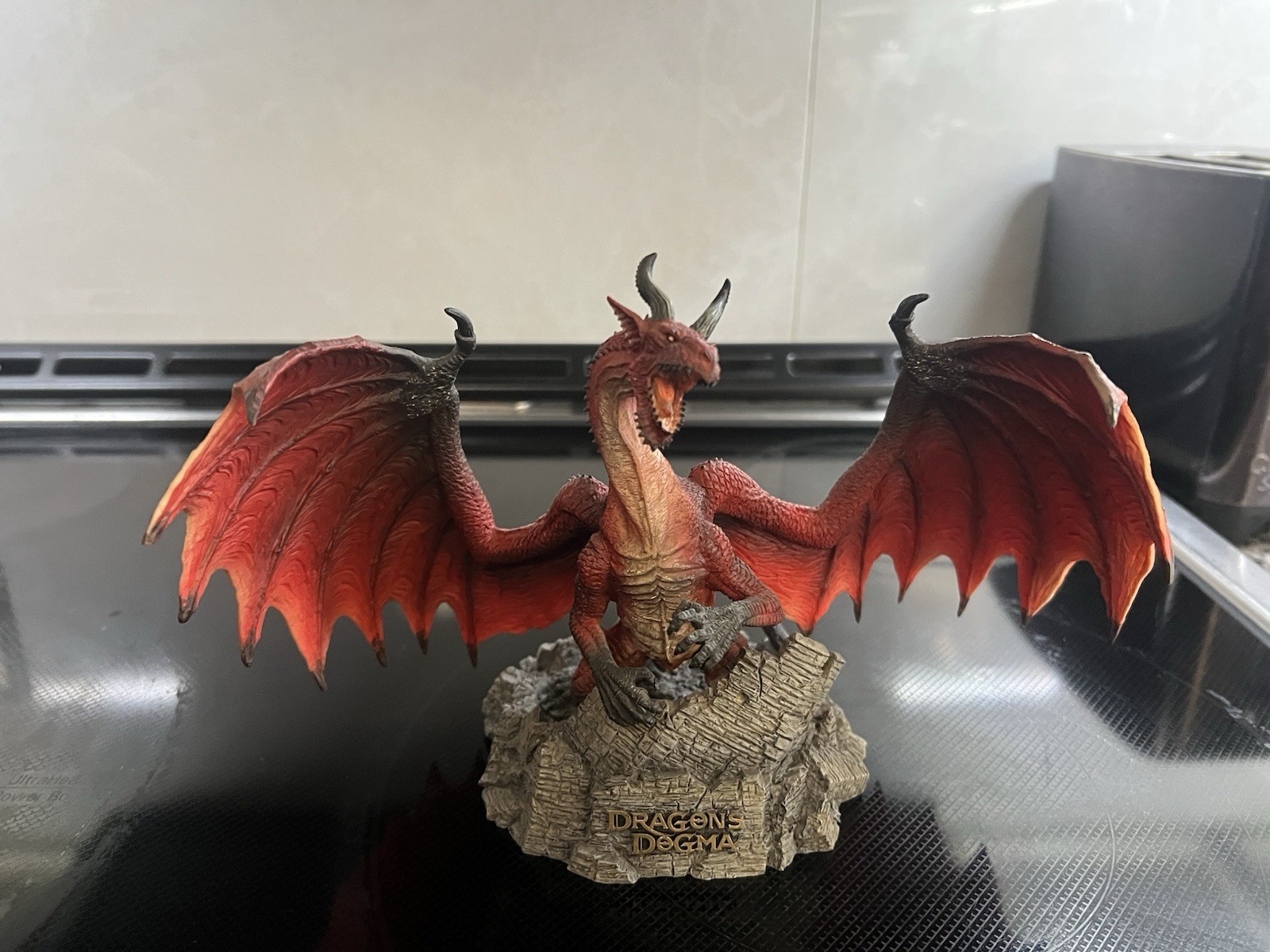 DRAGON’S DOGMA e-Capcom LIMITED EDITION Dragon Statue Figure PS3