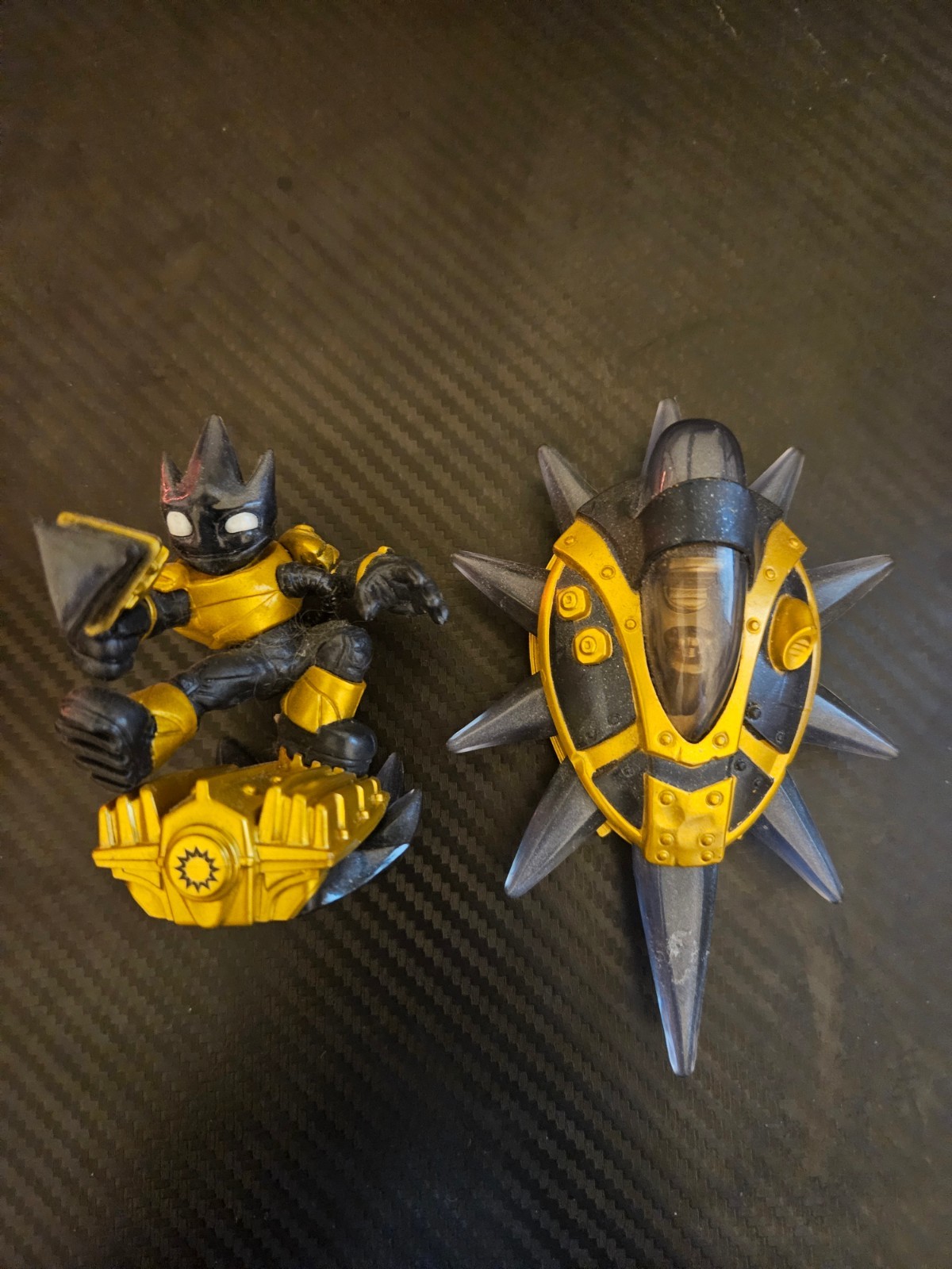 Skylanders SuperChargers Legendary Astroblast and Sun Runner Lot