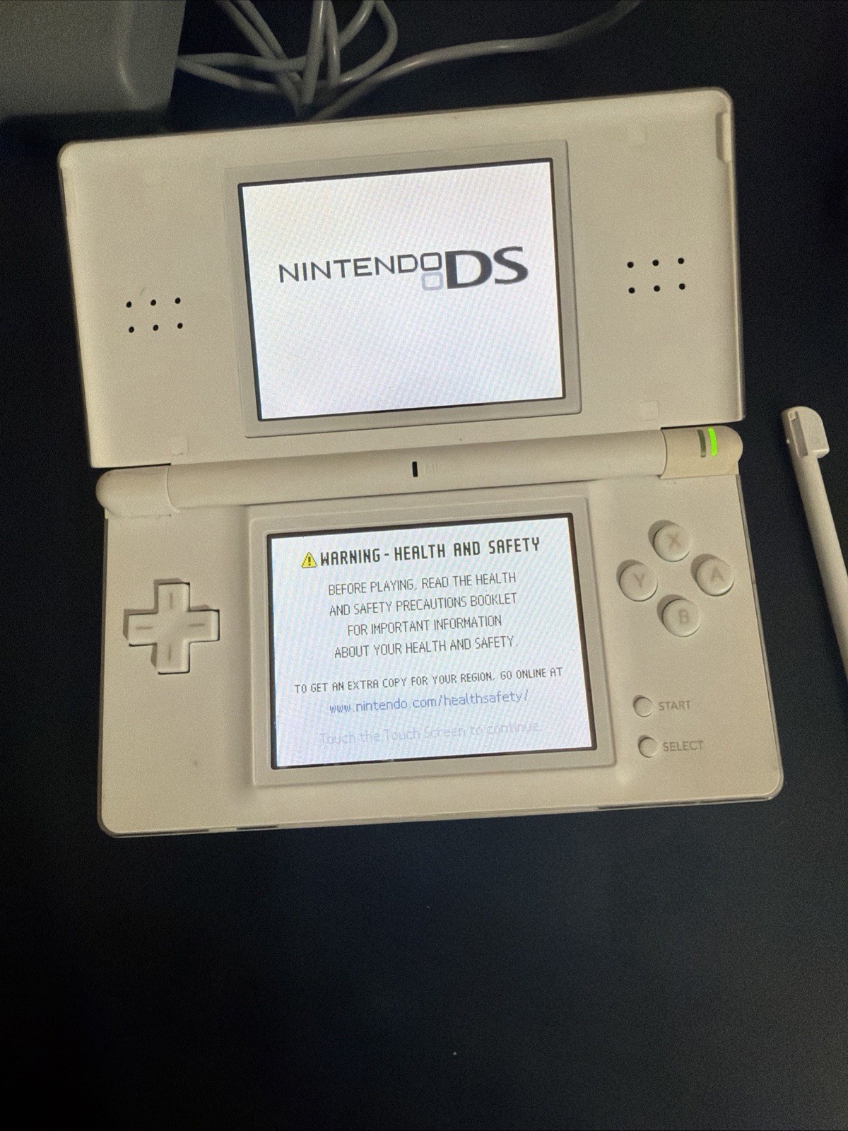 Nintendo DS Lite Handheld Console Polar White – With Box And Games – Tested