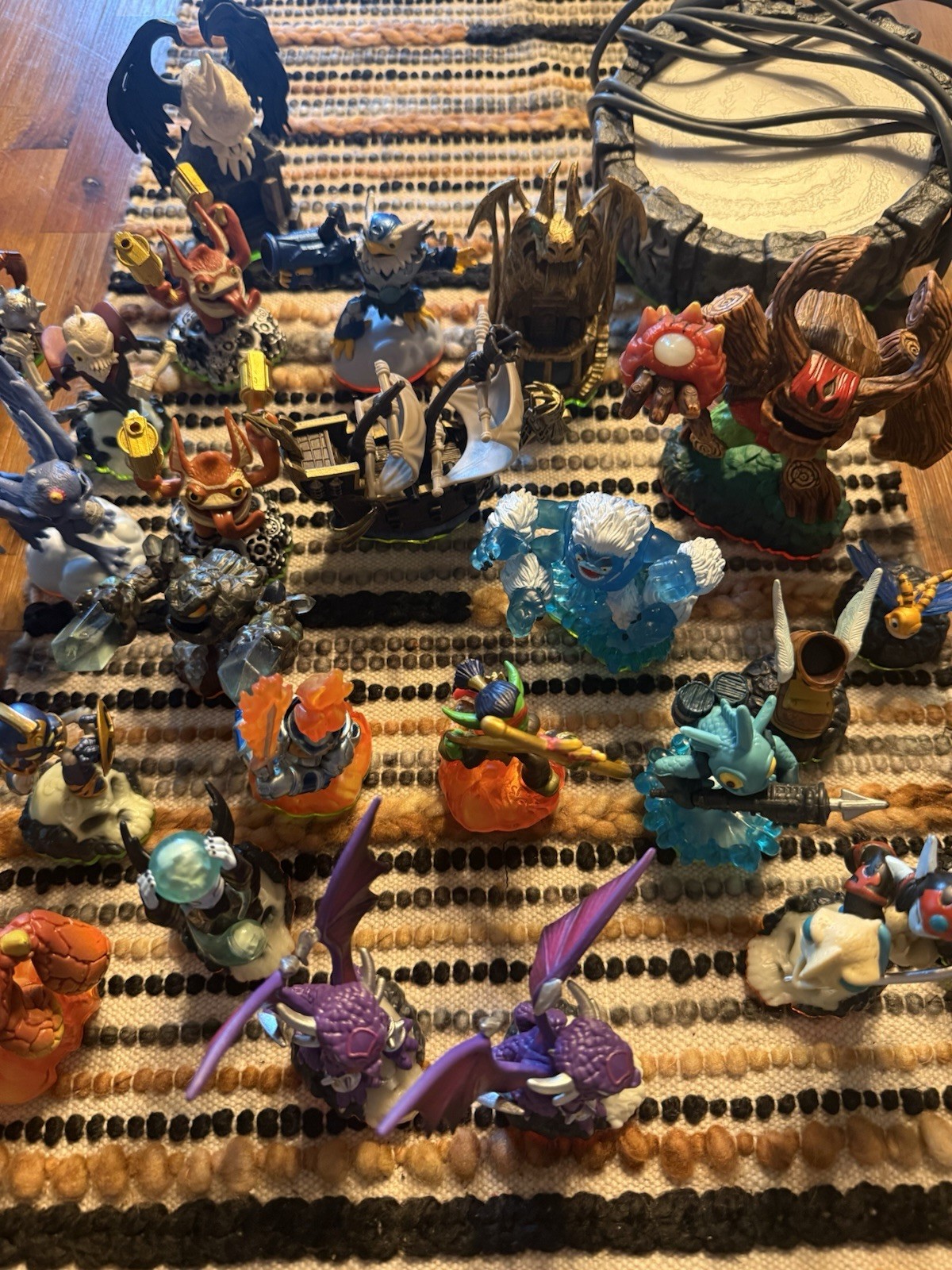 Lot Of 35 Skylanders Spyro And Giants Figures And Xbox 360 Portal