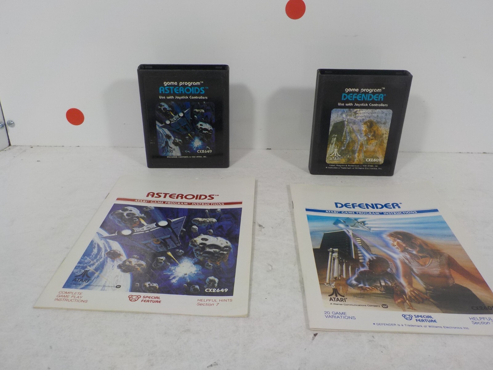 N A129 Atari 2600 Game w/ Manual Lot Asteroids & Defender