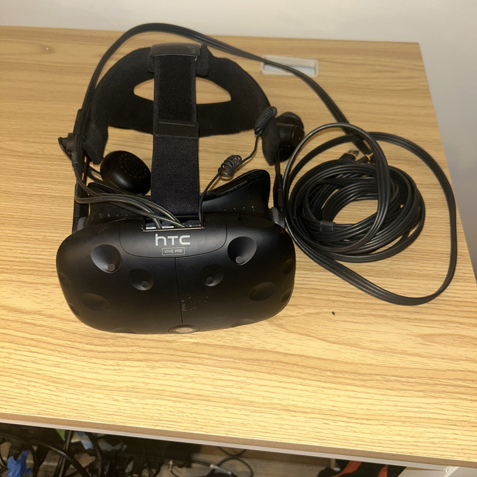 HTC Vive PRE – Preproduction Developer Testing Model VR