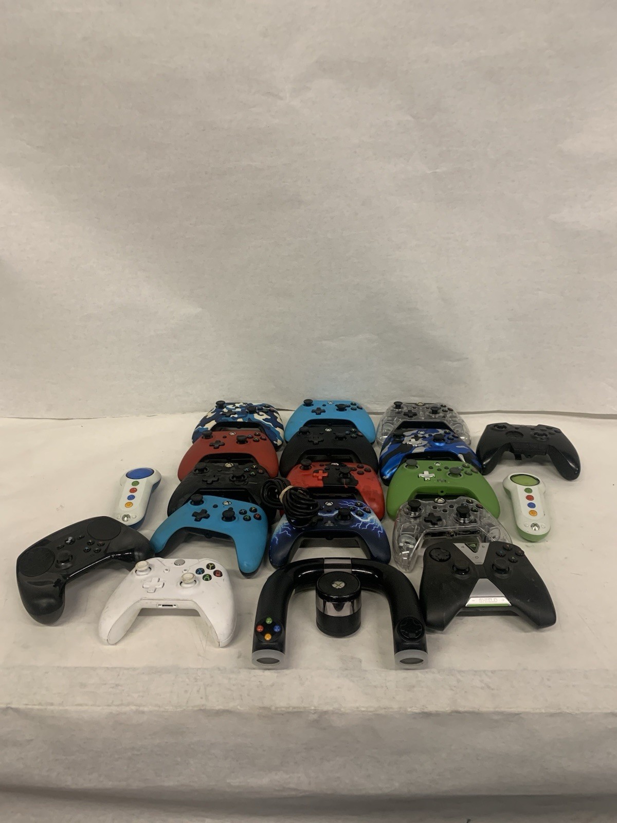 UNBRANDED XBOX ONE REMOTES ALL UNTESTED NOT WORKING FOR PARTS !!