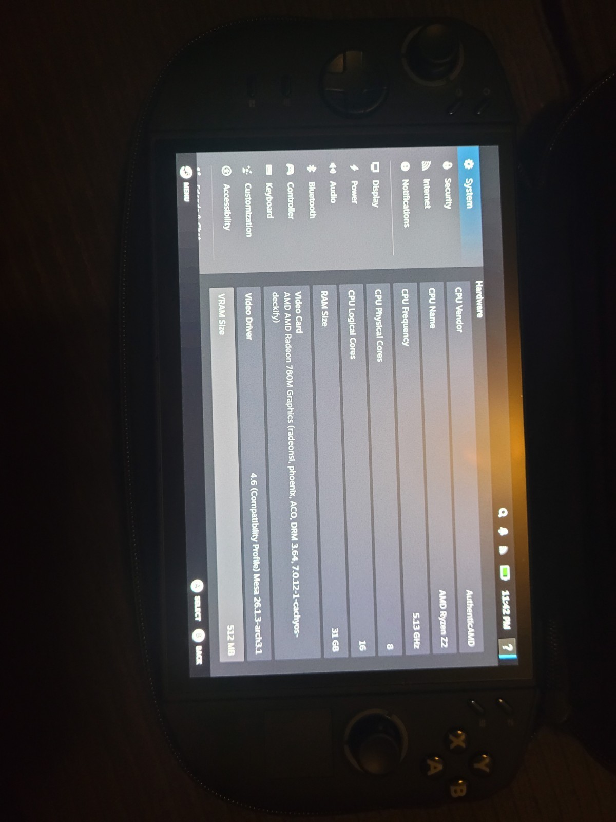 Lenovo Legion Go 2 8AHP2 OLED Ryzen Z2 32GB 1TB SSD + Screen Protector