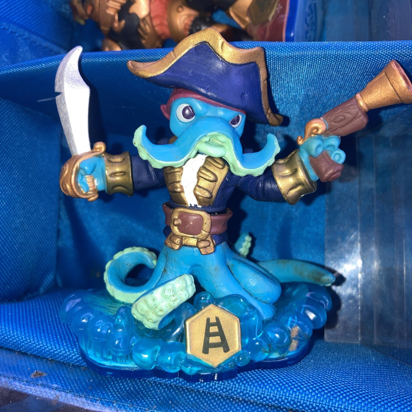 Skylanders Travel Case With 22 Skylanders