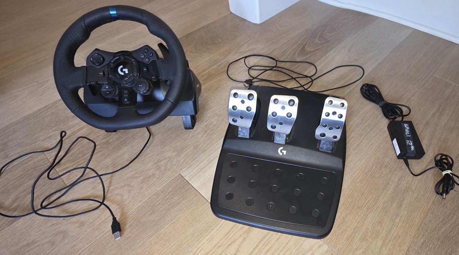 Logitech G923 Racing Wheel and Pedals – Black