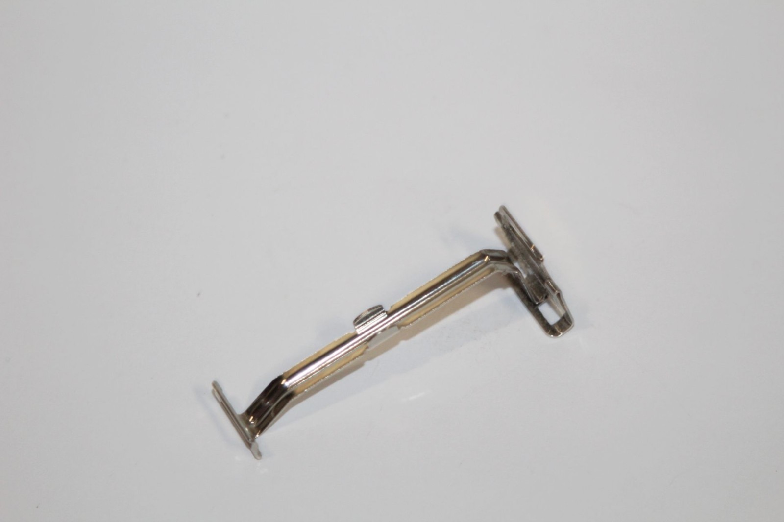 Original Microsoft Xbox Console Part – OEM GPU Heatsink Retainer Bracket Clip
