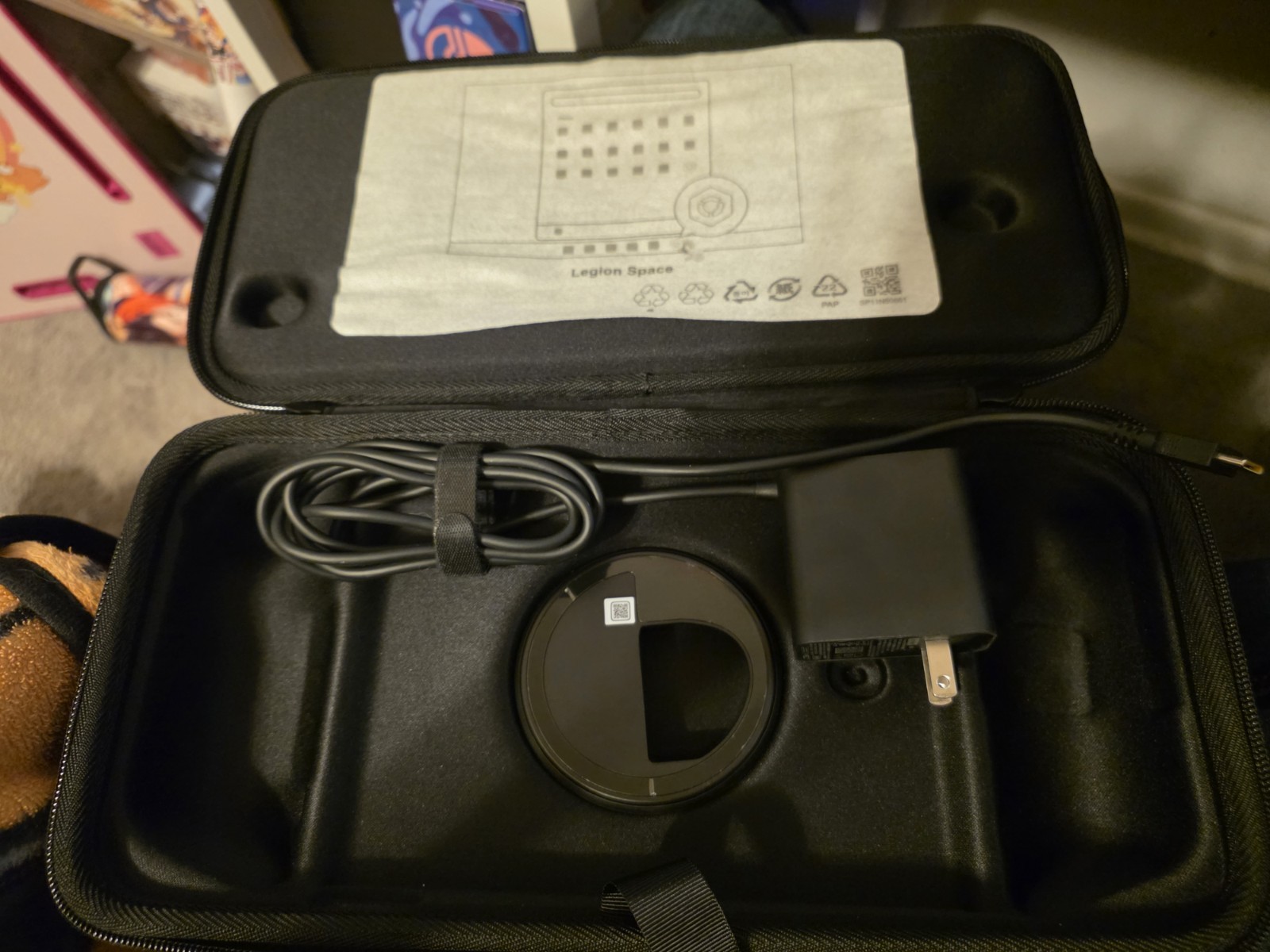 Lenovo Legion Go 512GB Windows 11 2560×1600 Black w/ Case Charger 512 Sim Card