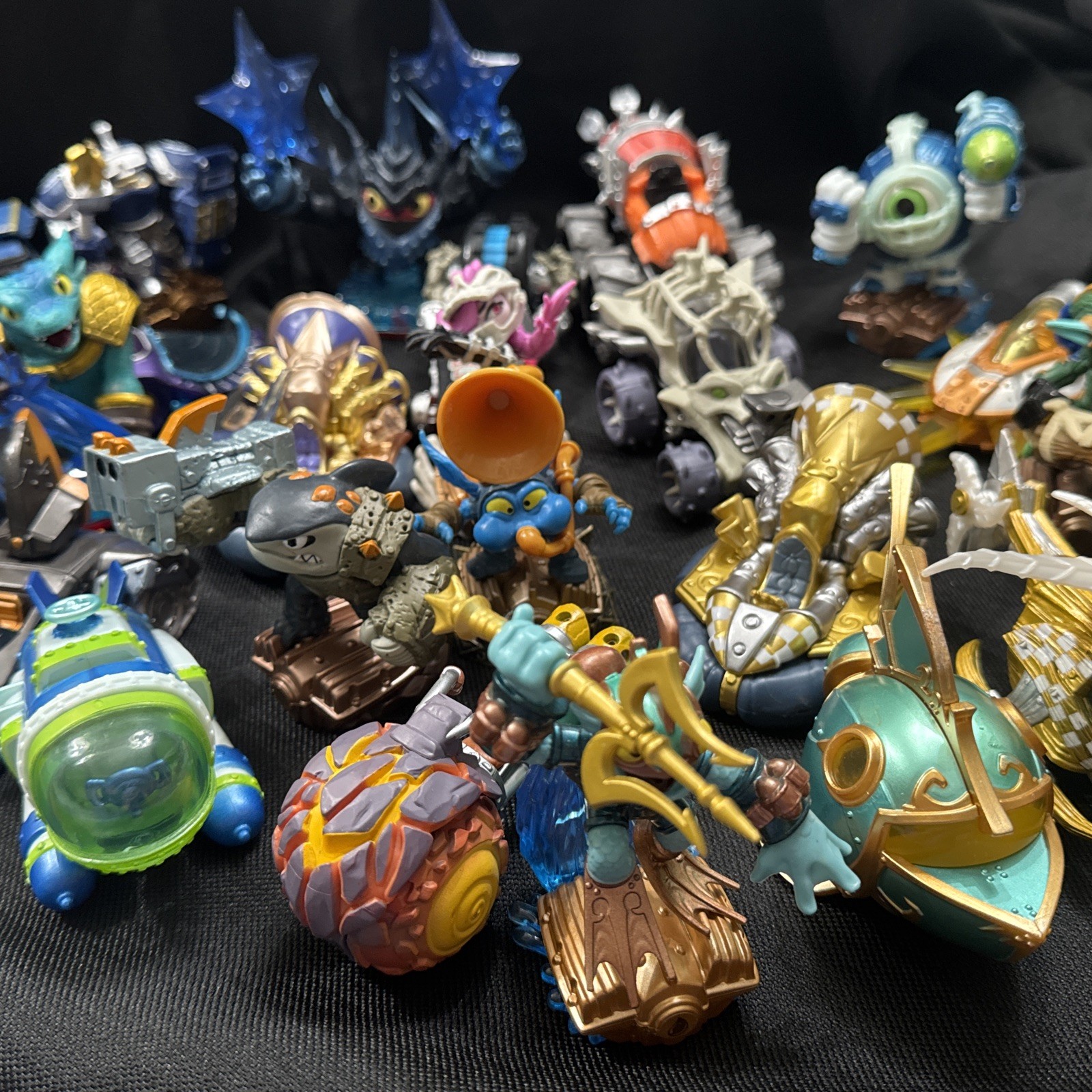 Skylanders Figures & Vehicles 26 Mixed Lot See Pictures