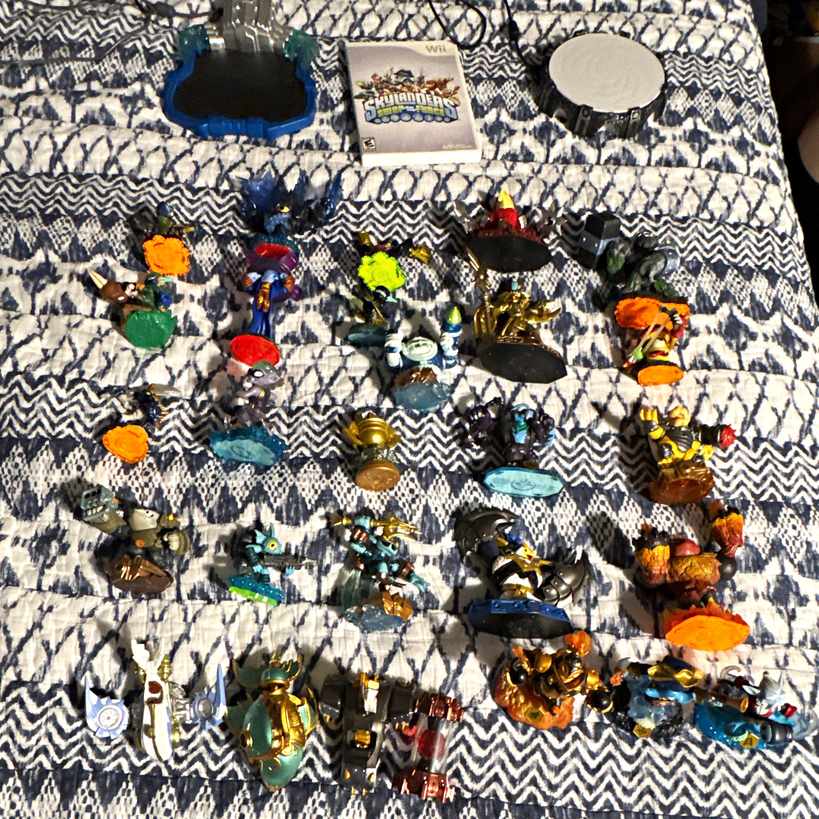 Activision Skylanders lot 25+ Wii + Portal/Base + Stealth Elf