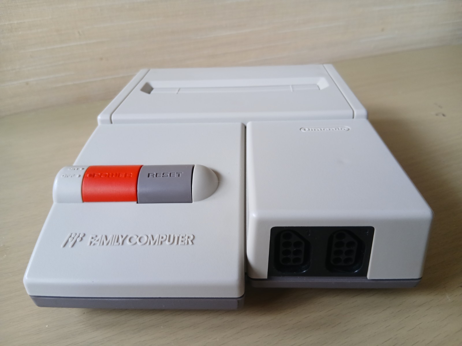 Nintendo New Famicom Console AV Complete set very good condition TESTED NES 1