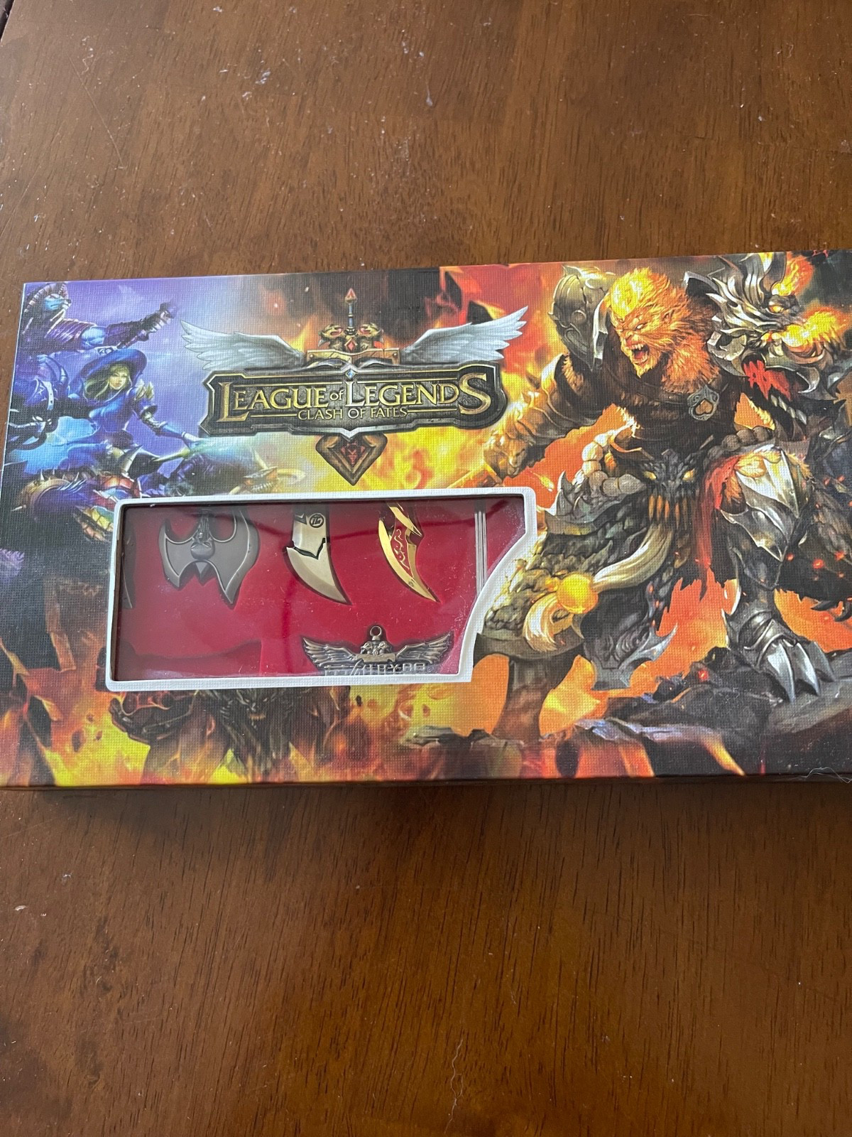 league of Legends – Clash of Fates weapon replicas
