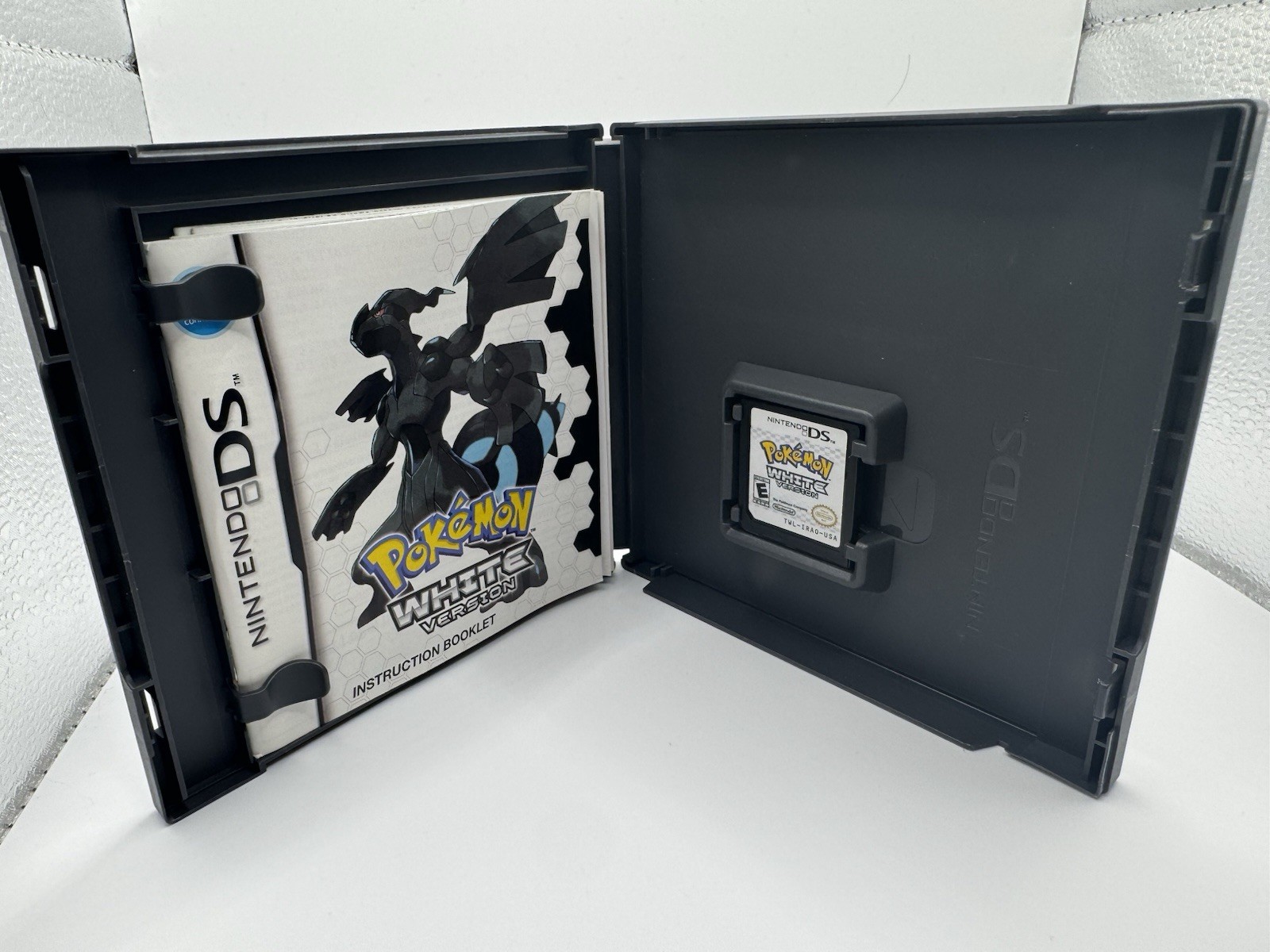 Pokémon Black and White 2 Complete w/ Manual
