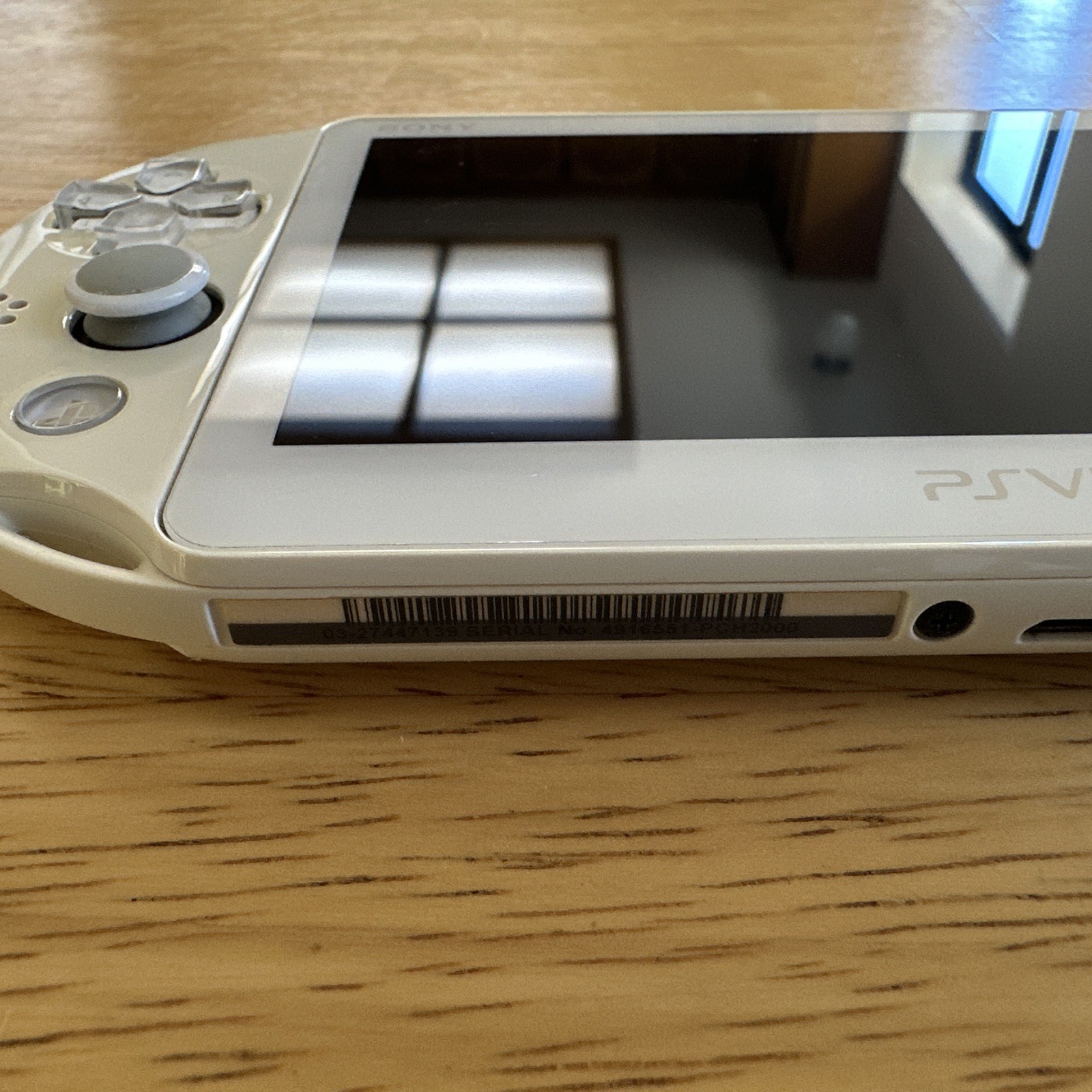 Sony PlayStation PS Vita PCH-2000 White Slim Console Fast Shipping