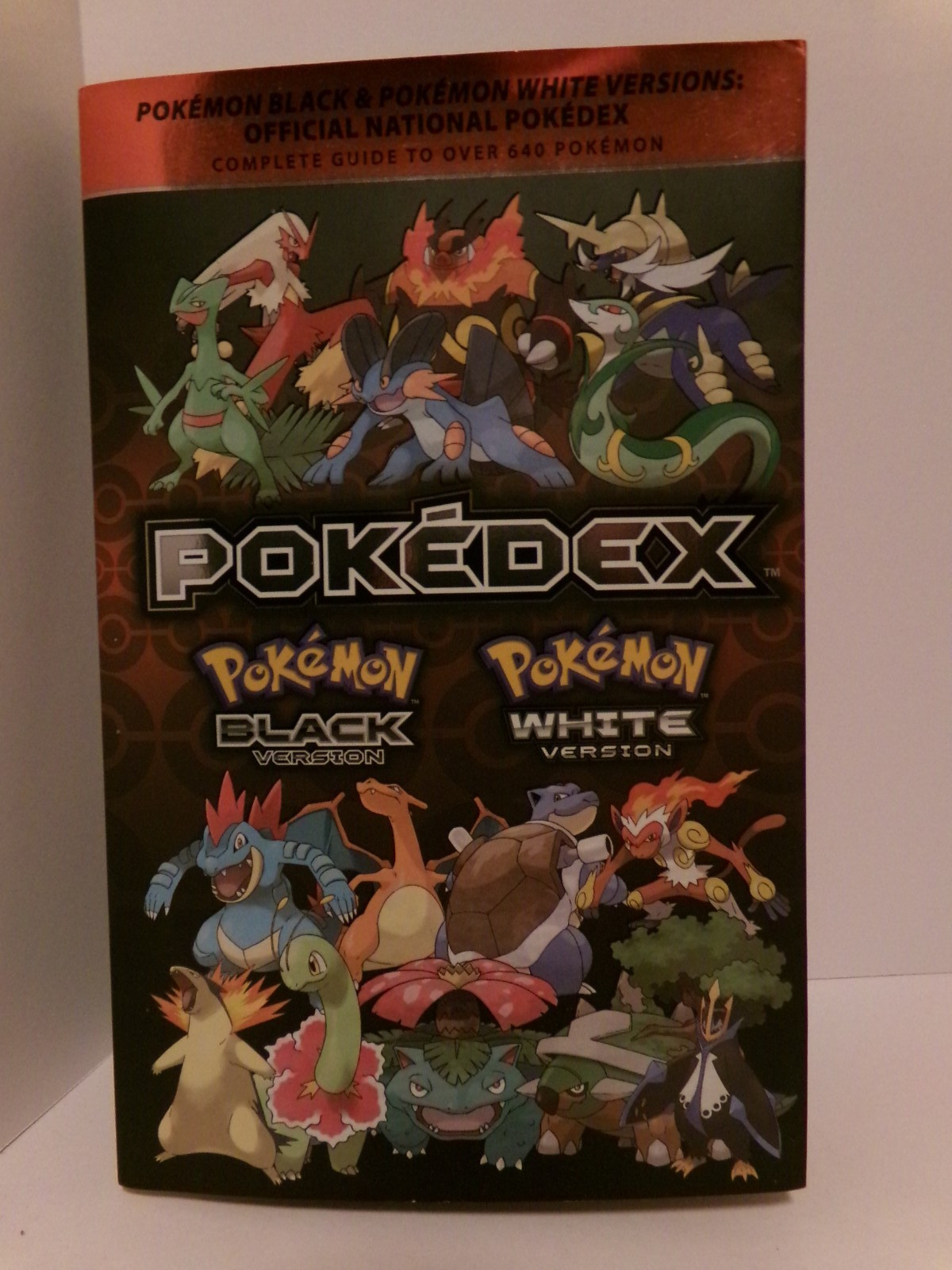 Pokémon Black and White Official National Pokédex Guide with Dust Jacket/Map