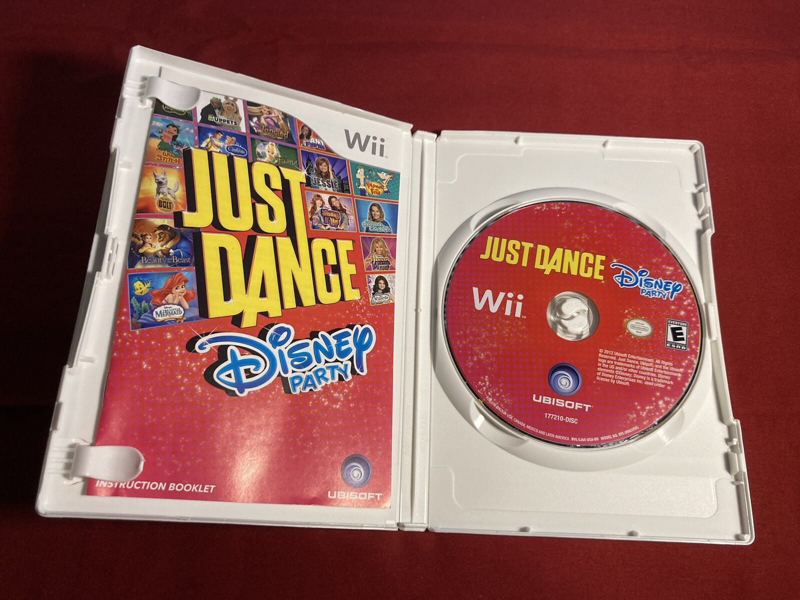 Just Dance: Disney Party, (Wii) Game CIB Complete Tested Manual