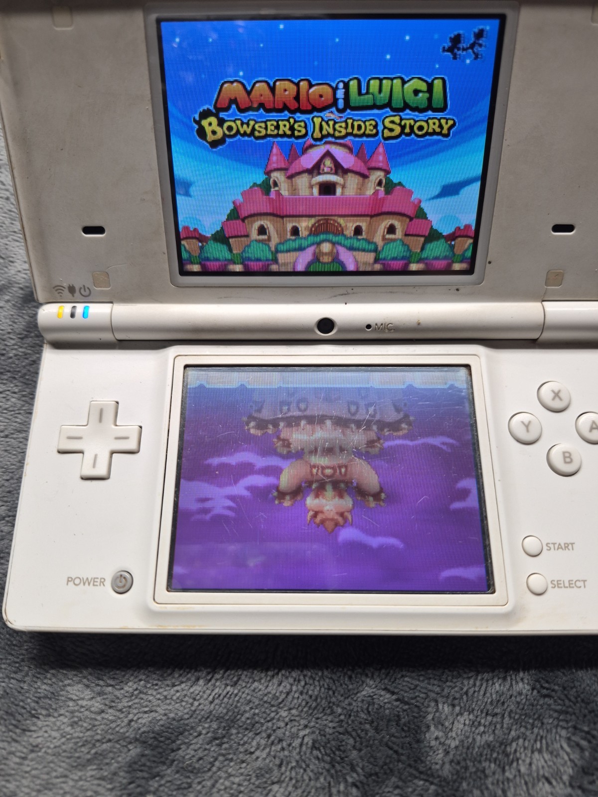 Nintendo DSi Console White w/ Charger & Mario & Luigi Game TESTED