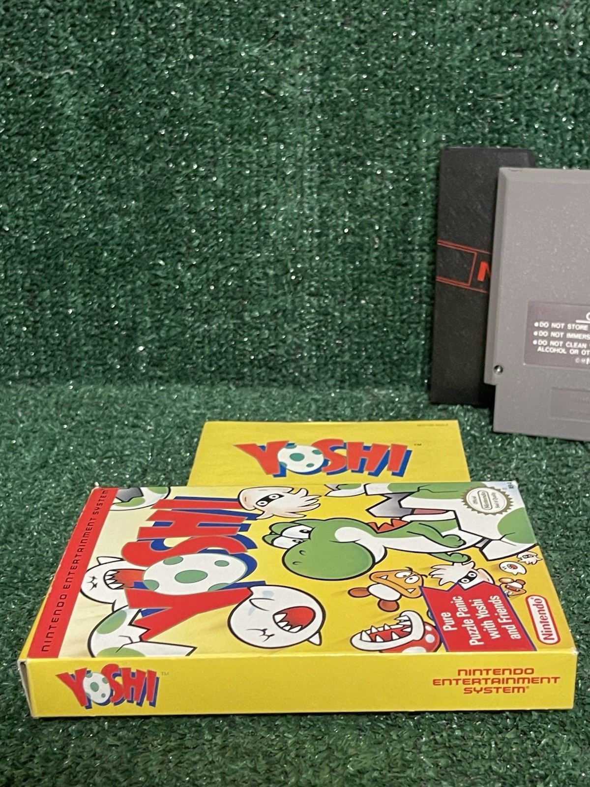 Nintendo Oval Seal Yoshi Complete In Box Near Mint NES Nintendo Fast Shipping!